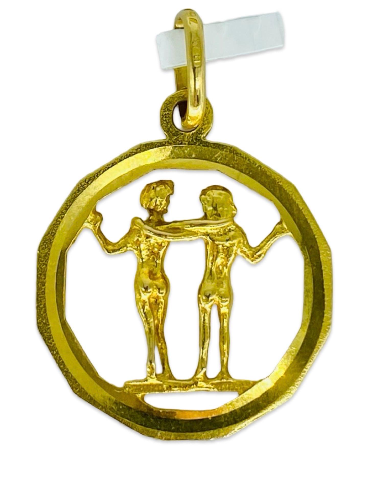 Vintage 3D 24.5mm Dodecagon Zodiac Gemini Pendant 18k Gold Italy. The pendant is signed 33AR 750 and weights 4.7g