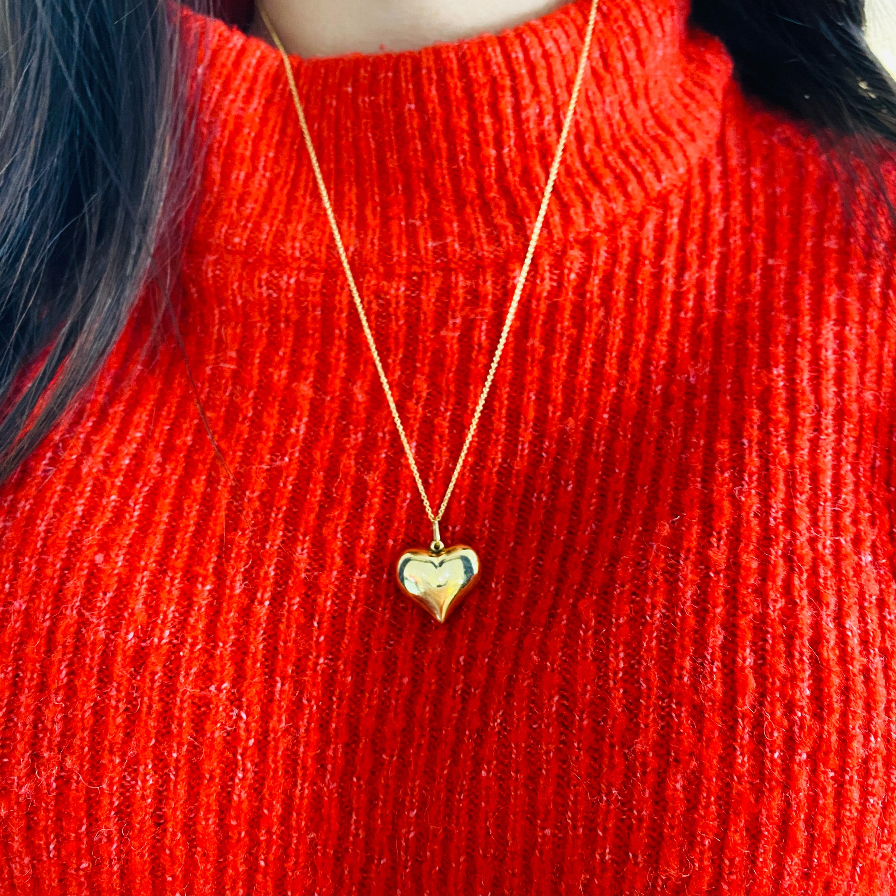 Vintage 3D Heart Pendant Charm in 14K Yellow Gold, Lightweight Balloon Heart In Excellent Condition For Sale In Austin, TX