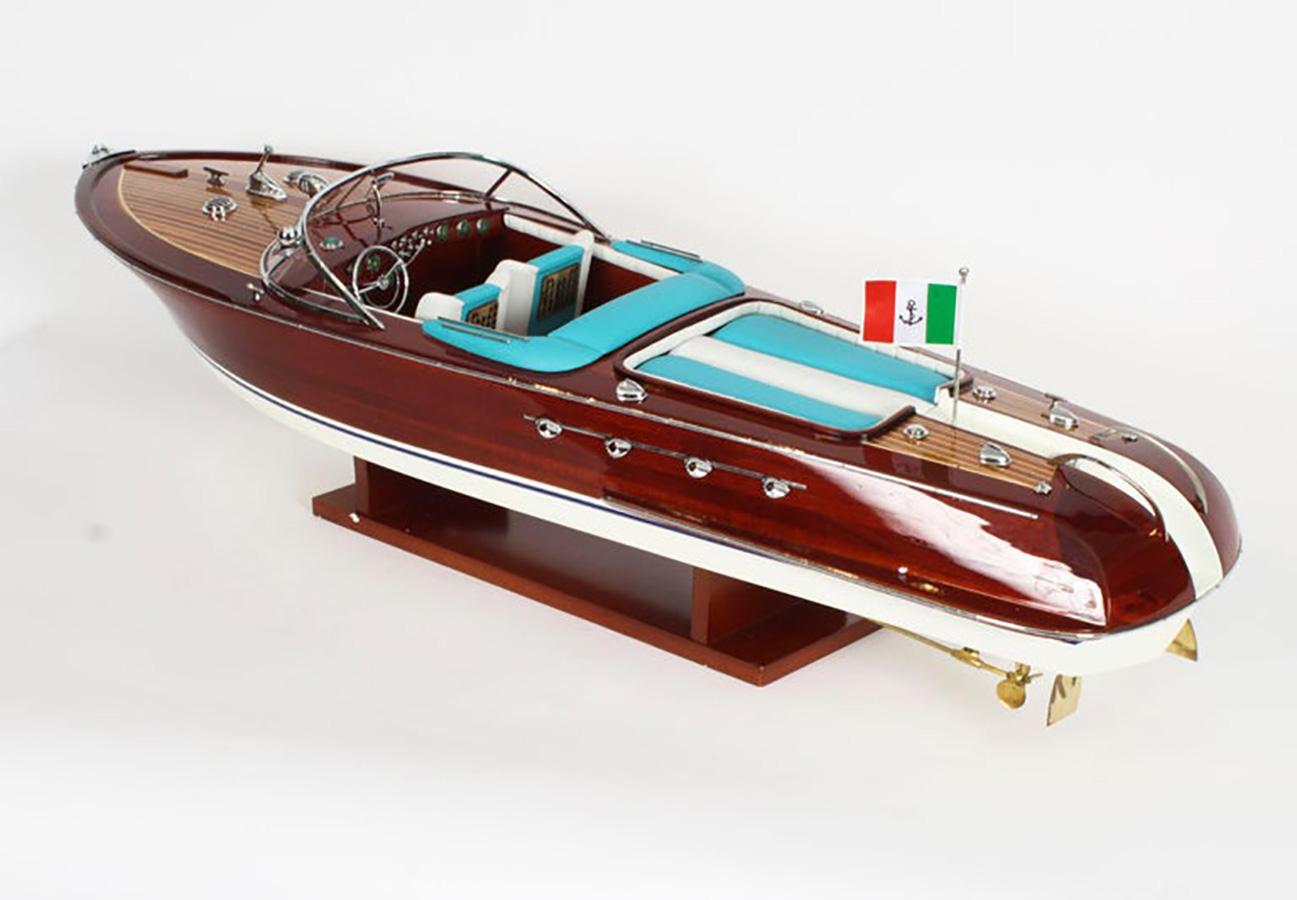 Maqueta vintage de 90 cm de una lancha motora Riva Aquarama Limited Edition. 3ft 20th C 8