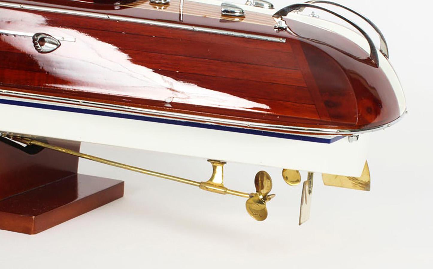 Maqueta vintage de 90 cm de una lancha motora Riva Aquarama Limited Edition. 3ft 20th C 9