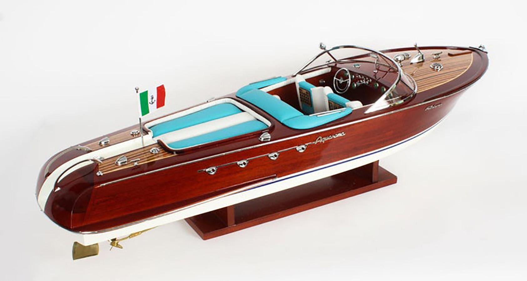Maqueta vintage de 90 cm de una lancha motora Riva Aquarama Limited Edition. 3ft 20th C 10
