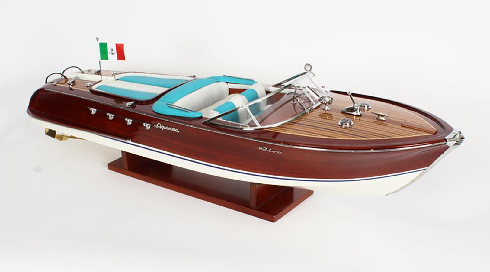 Maqueta vintage de 90 cm de una lancha motora Riva Aquarama Limited Edition. 3ft 20th C en Bueno Estado en London, GB