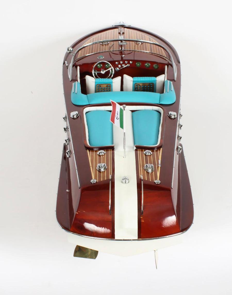 Maqueta vintage de 90 cm de una lancha motora Riva Aquarama Limited Edition. 3ft 20th C 4