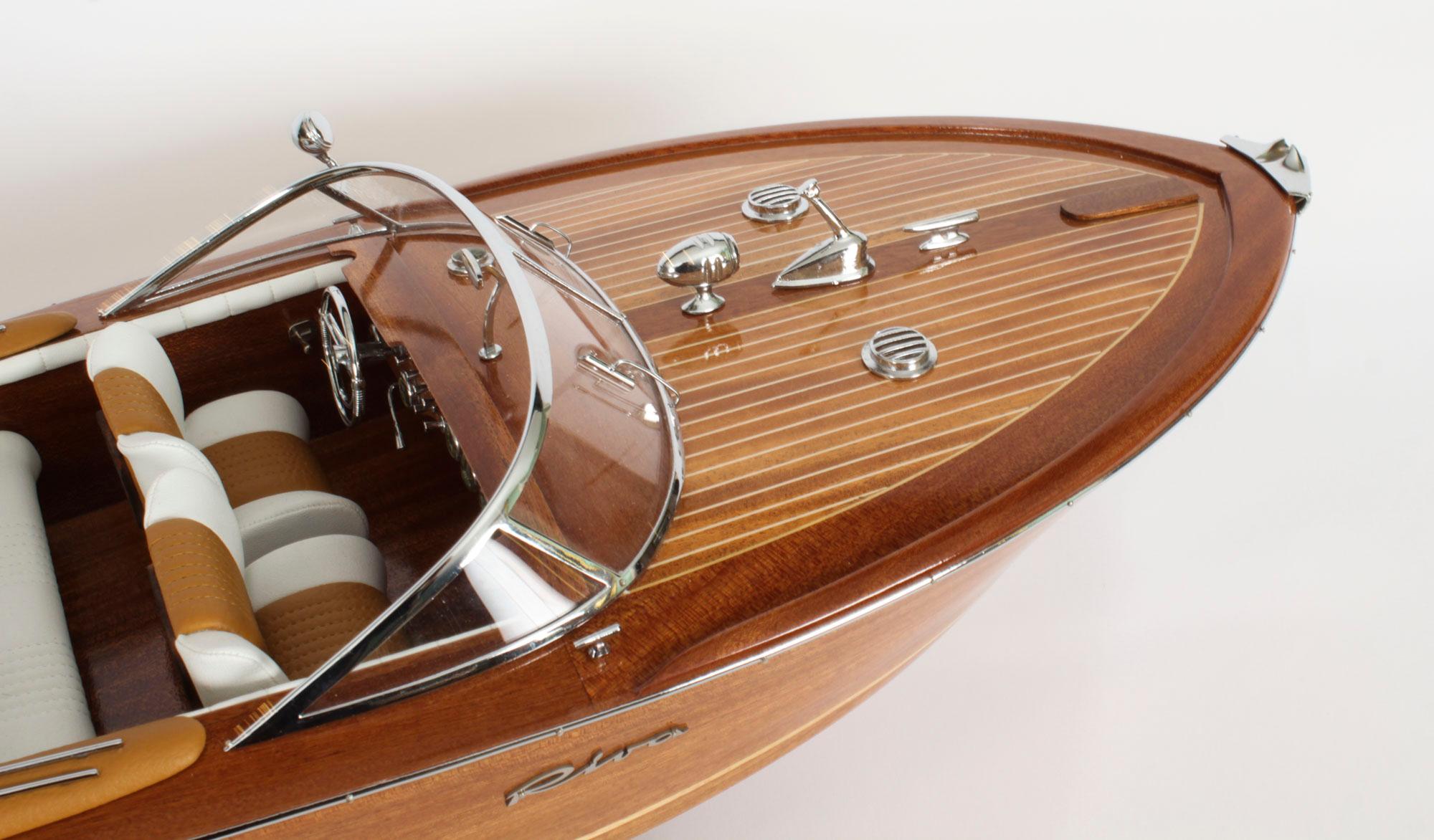 Vintage 3ft model of a Riva Aquarama speedboat 20th Century 12