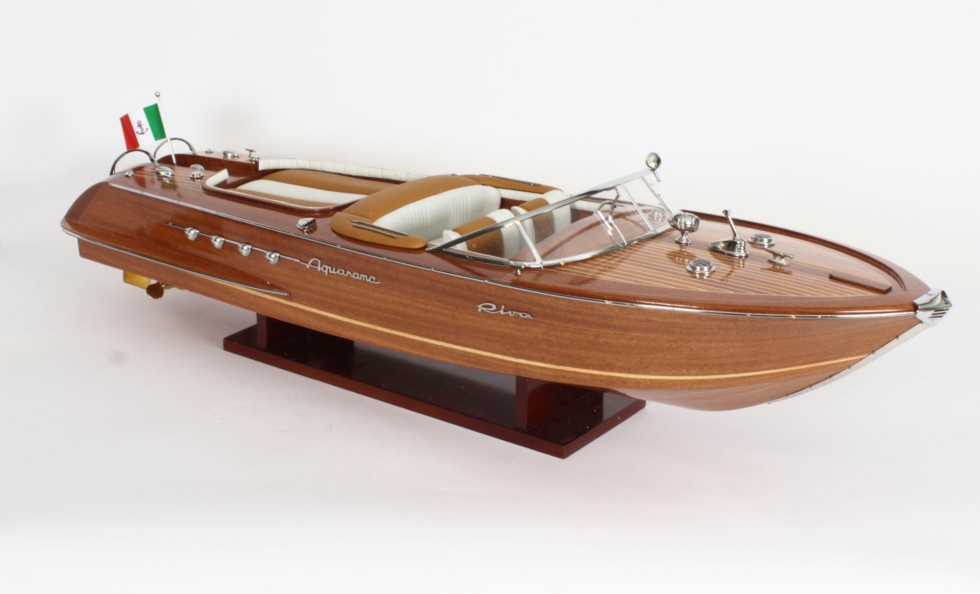 Vintage 3ft model of a Riva Aquarama speedboat 20th Century 10