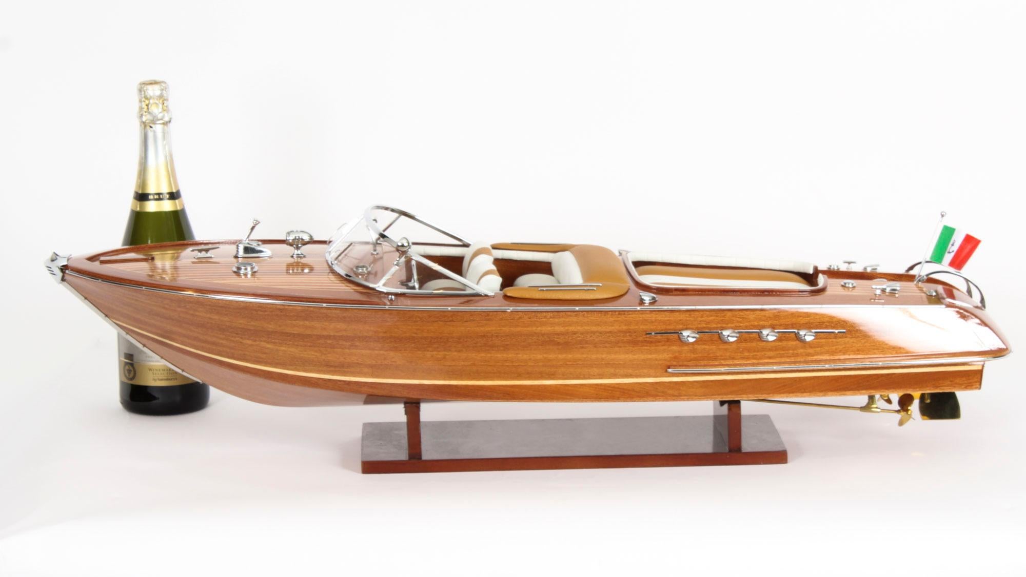 Vintage 3ft model of a Riva Aquarama speedboat 20th Century 14