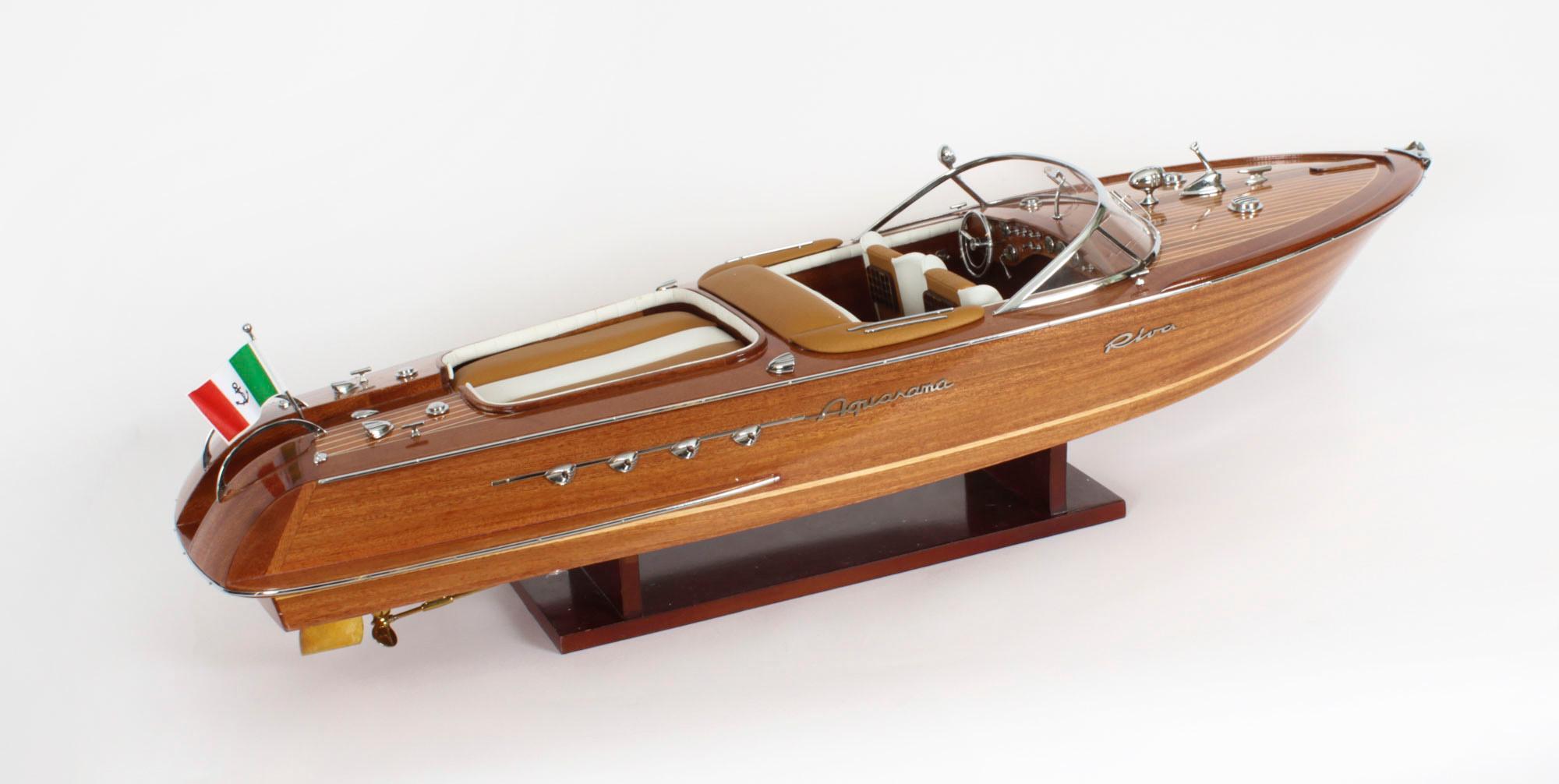 Vintage 3ft model of a Riva Aquarama speedboat 20th Century 15