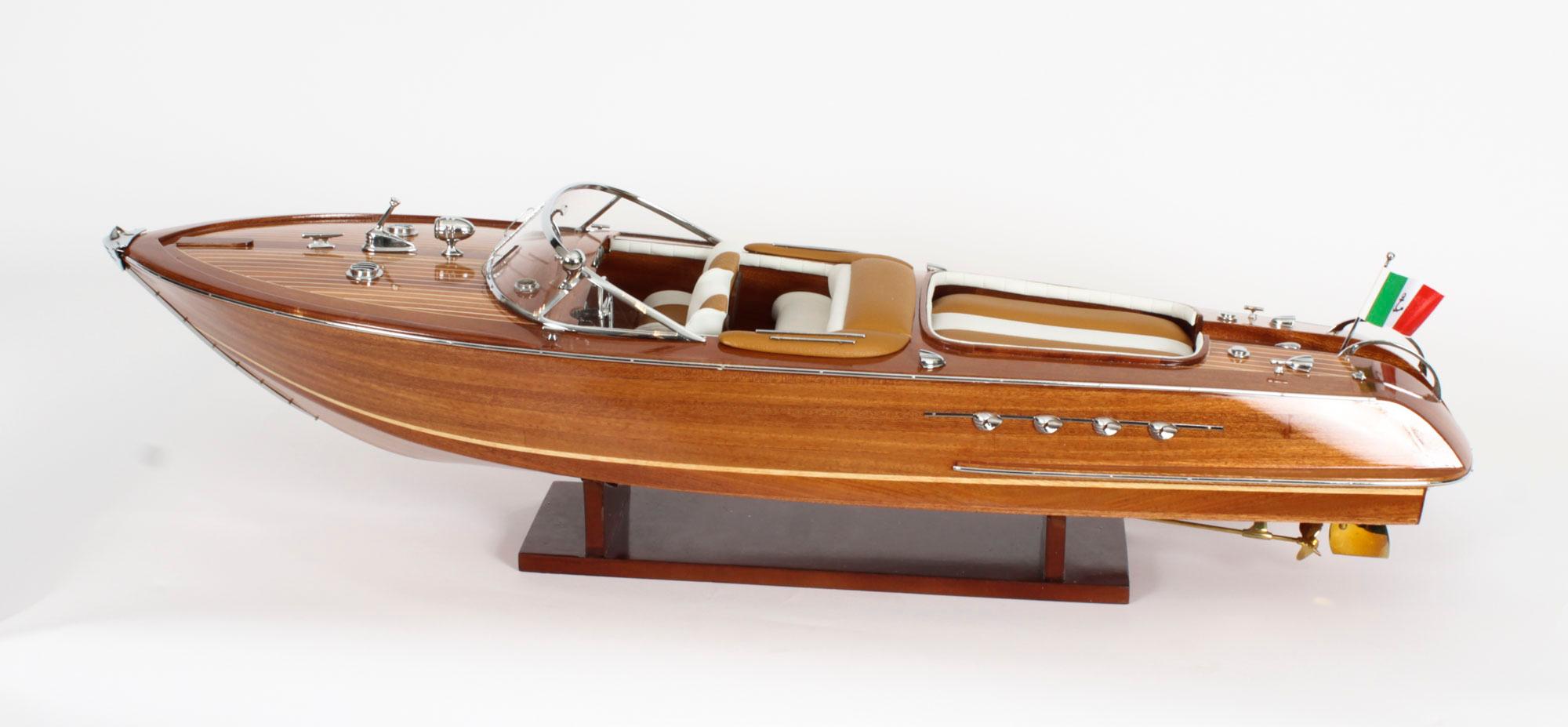 Modèle vintage de bateau à vapeur Riva Aquarama de 3 pieds du 20ème siècle Bon état à London, GB