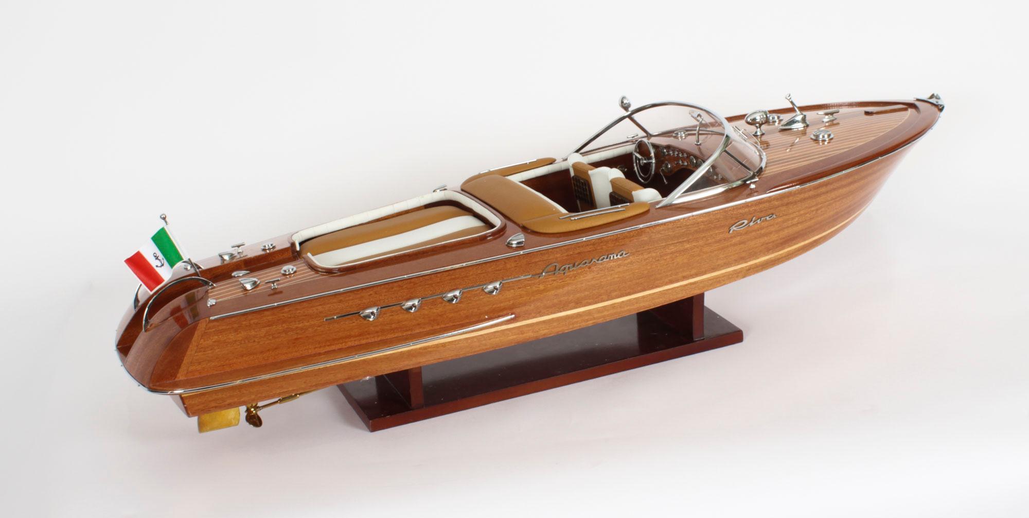 Vintage 3ft model of a Riva Aquarama speedboat 20th Century 5