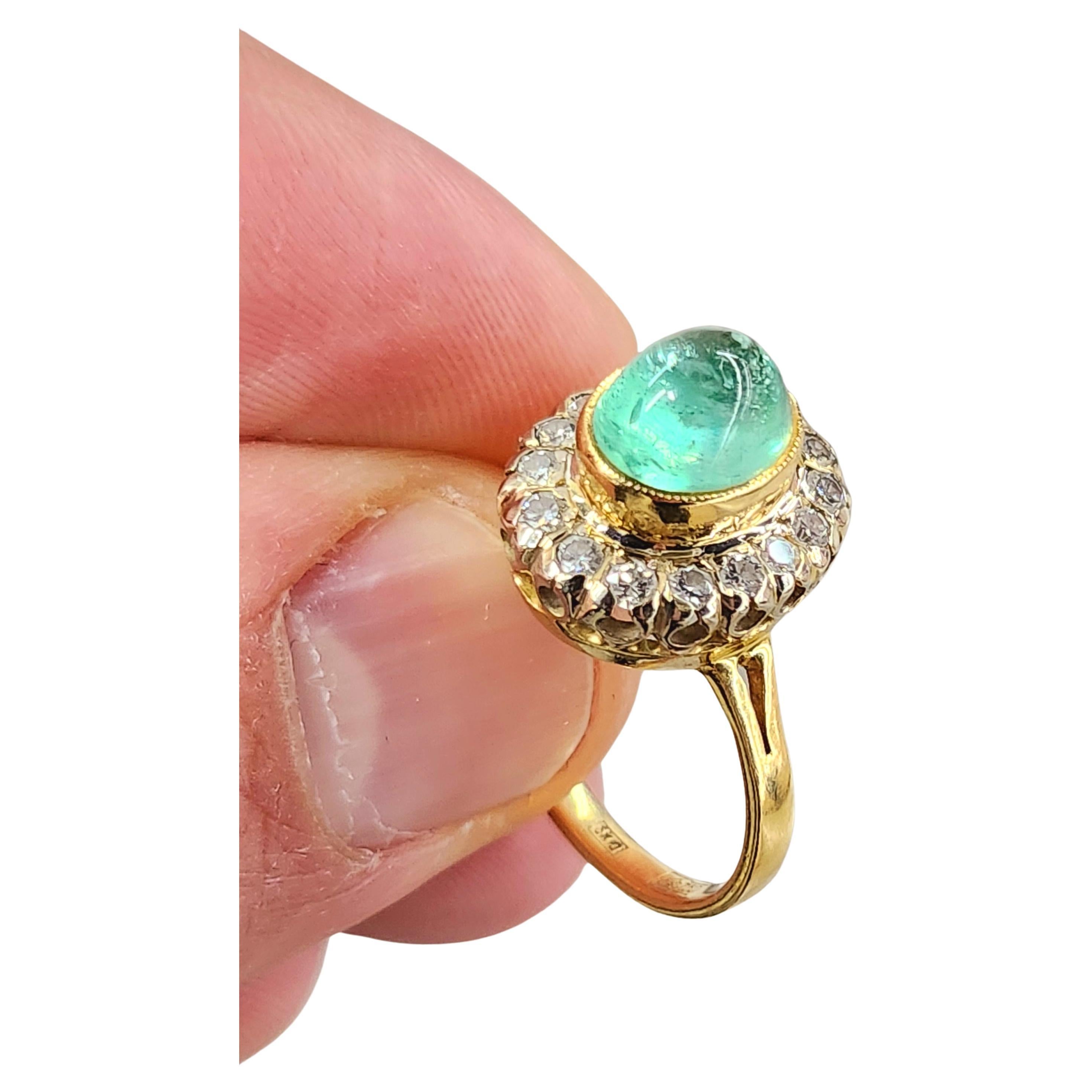 Goldring mit 4 Karat Smaragd und Diamant im Vintage-Stil im Zustand „Gut“ in Cairo, EG