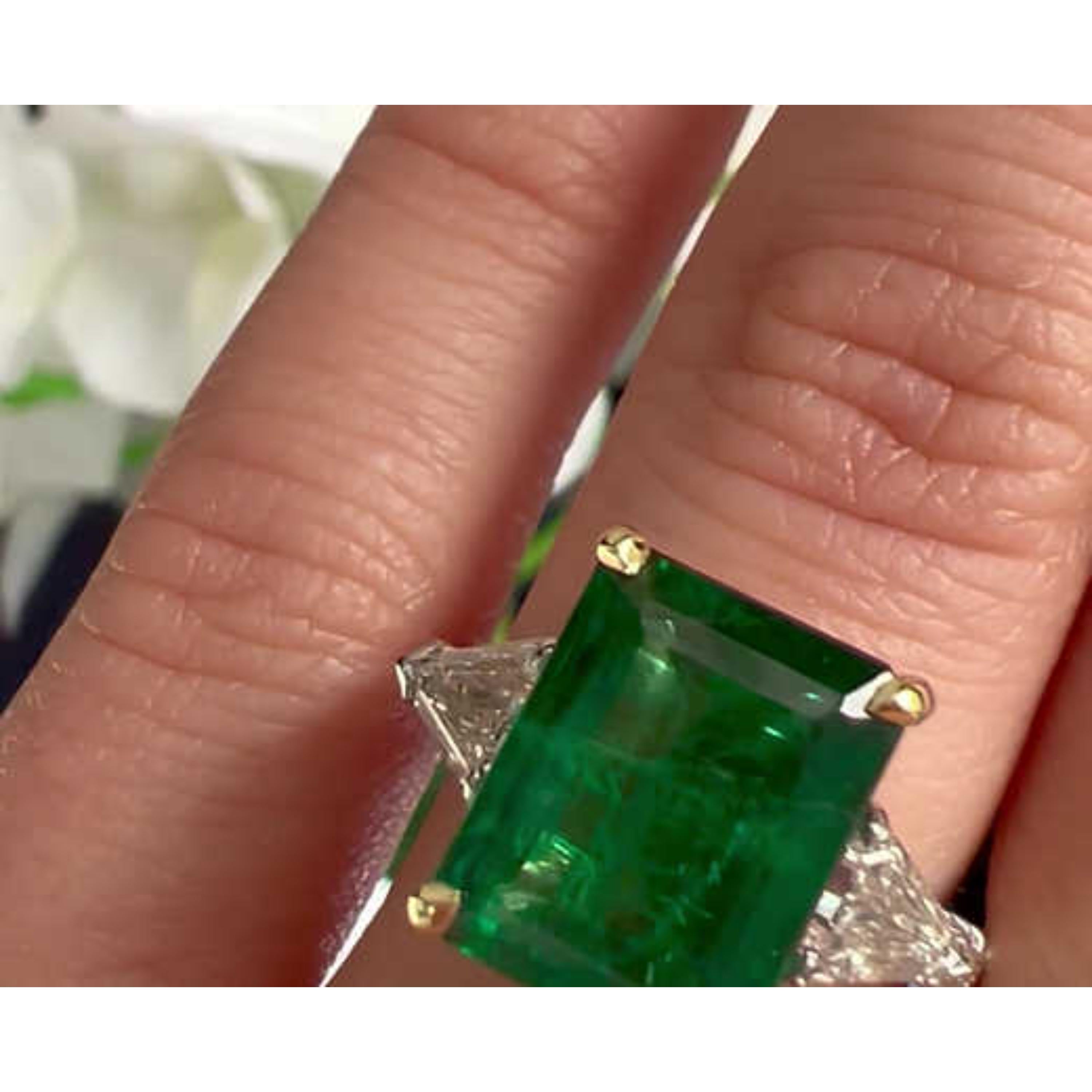 For Sale:  5 Carat Natural Emerald Diamond Engagement Ring Set in 18K Gold, Cocktail Ring 3
