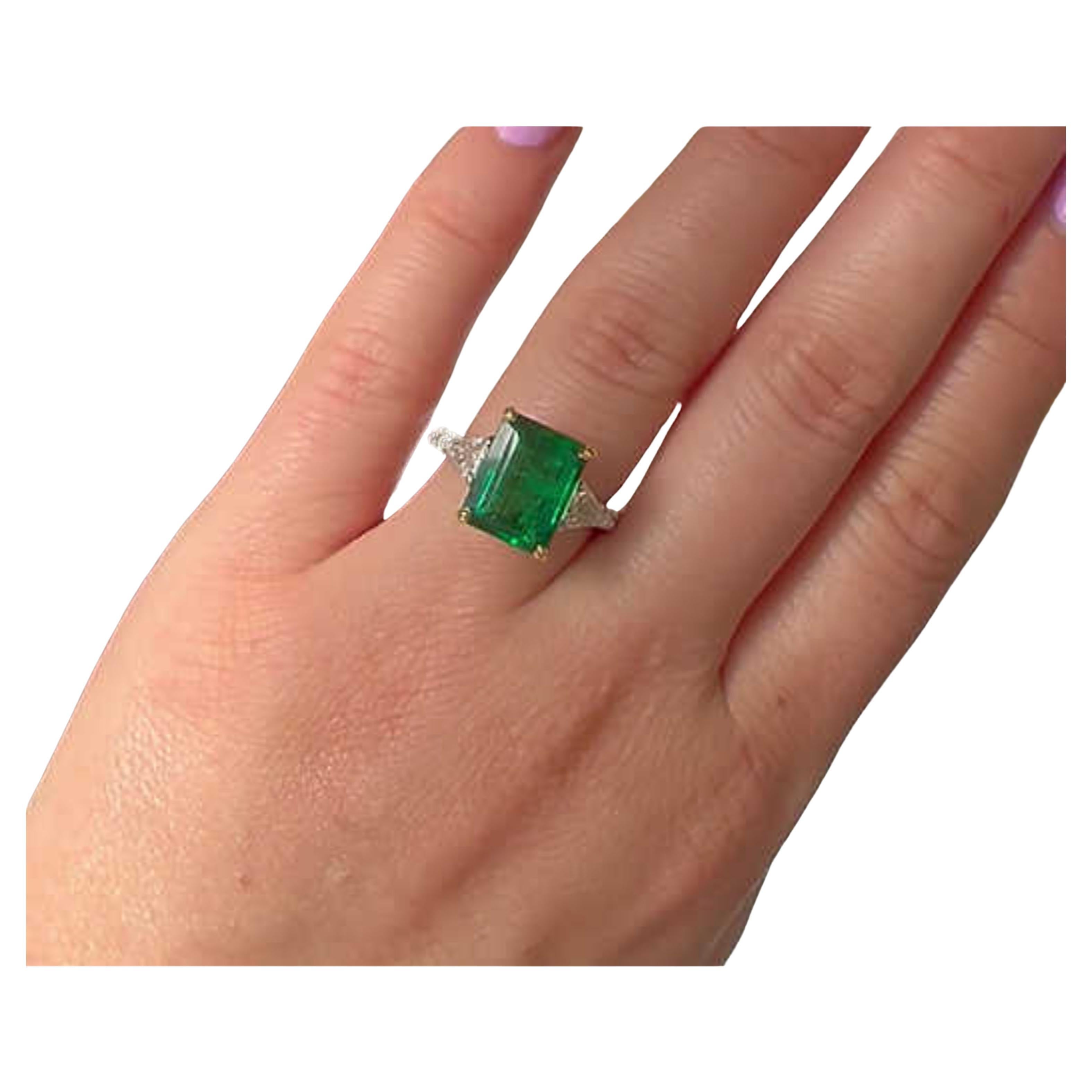 For Sale:  5 Carat Natural Emerald Diamond Engagement Ring Set in 18K Gold, Cocktail Ring 4