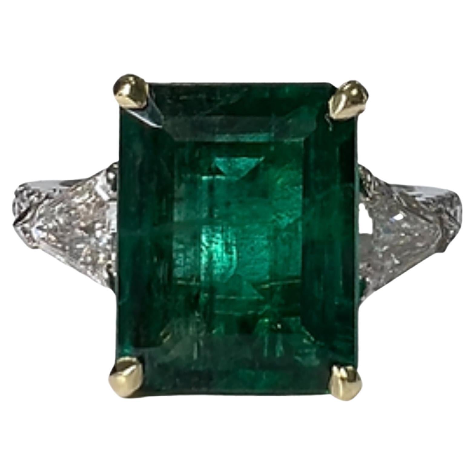 For Sale:  5 Carat Natural Emerald Diamond Engagement Ring Set in 18K Gold, Cocktail Ring