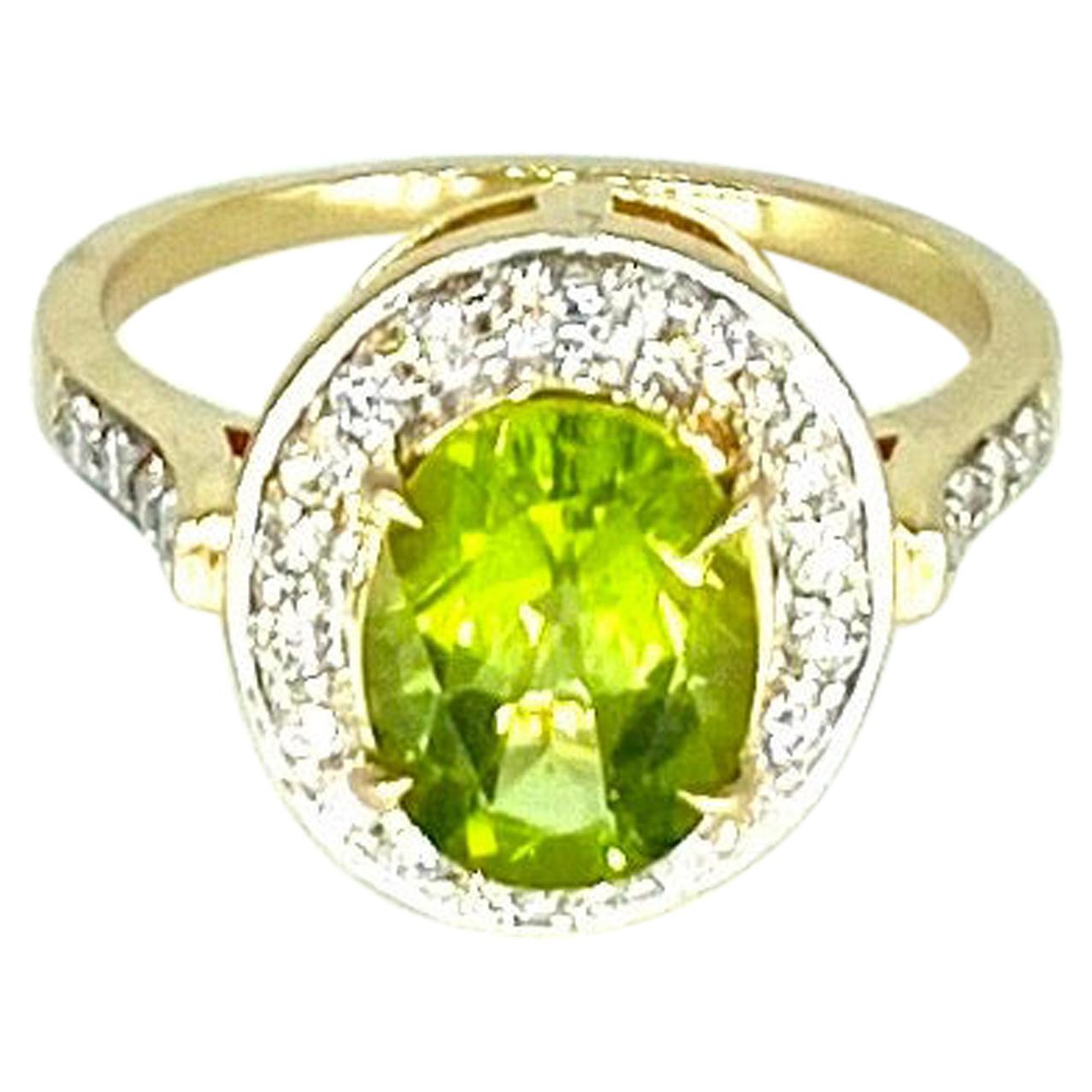 Verlobungsring mit Peridot und Diamanten, 18 Karat Gold im Angebot