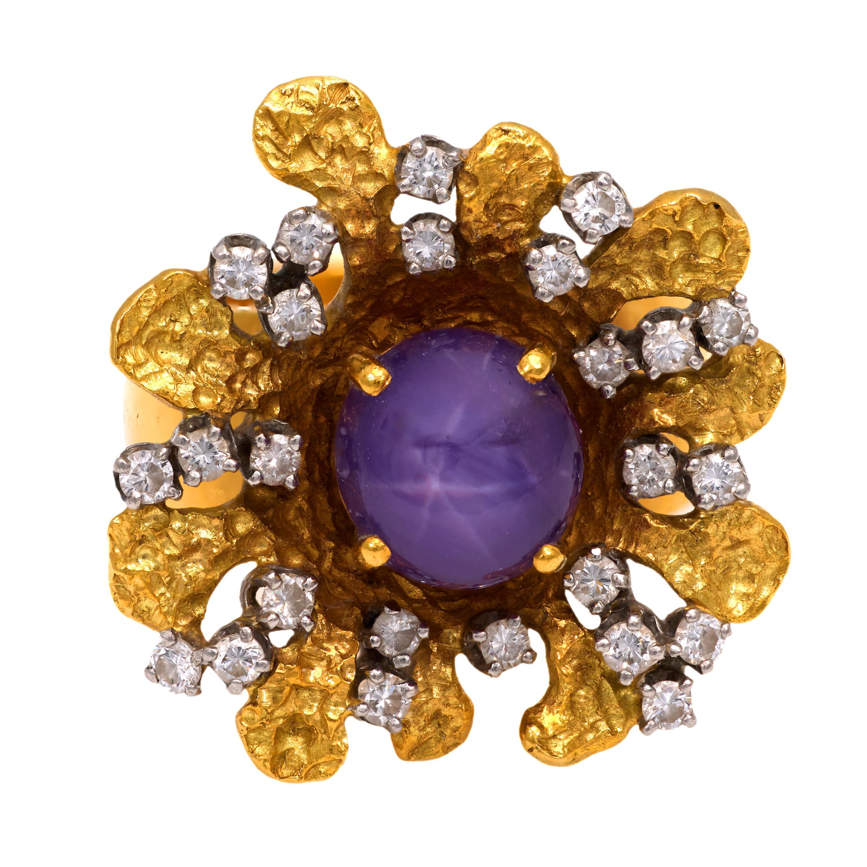 Cabochon Vintage 4 carat purple star sapphire diamond 18k yellow gold cocktail ring in vendita