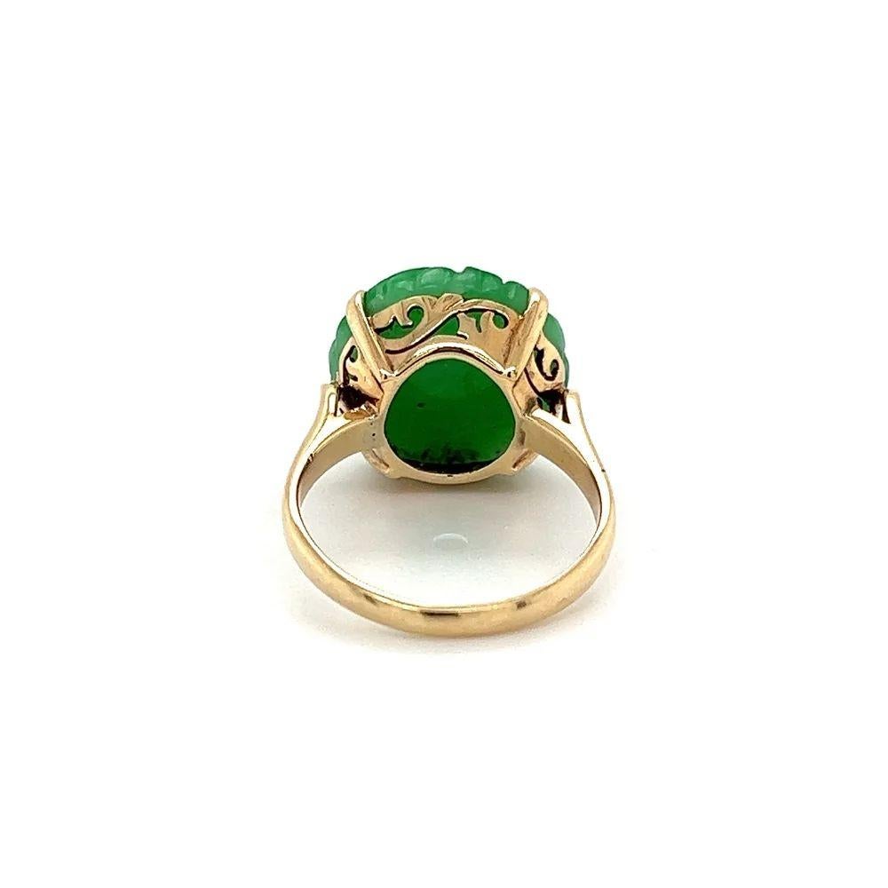 Vintage 4 Carat Round Carved Jadeite Jade Gold Filigree Solitaire Ring In Excellent Condition For Sale In Montreal, QC