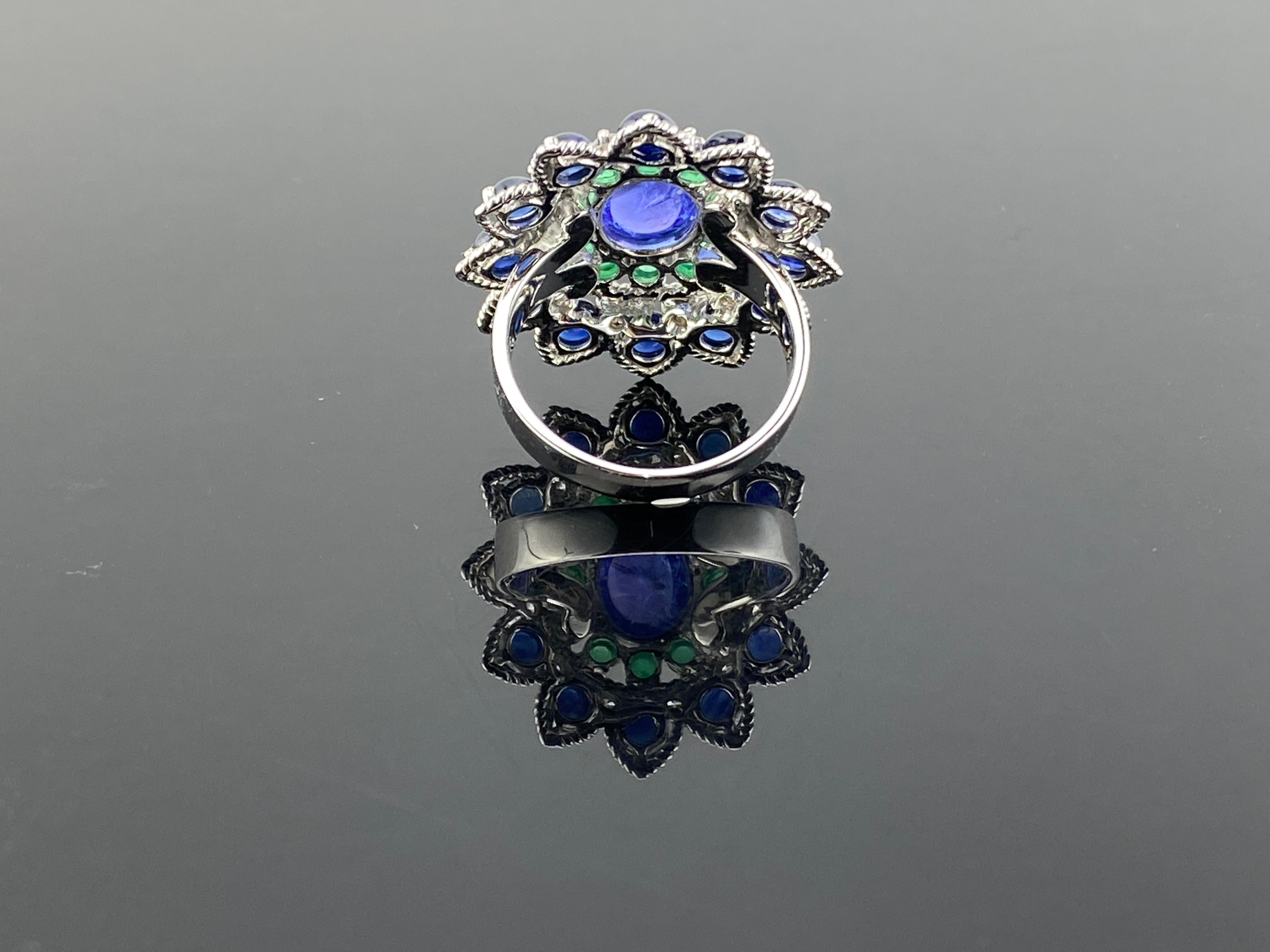 Vintage 4 Carat Tanzanite, Emerald And Sapphire Cabochon Ring Cocktail Gold Ring In New Condition For Sale In Bangkok, Thailand