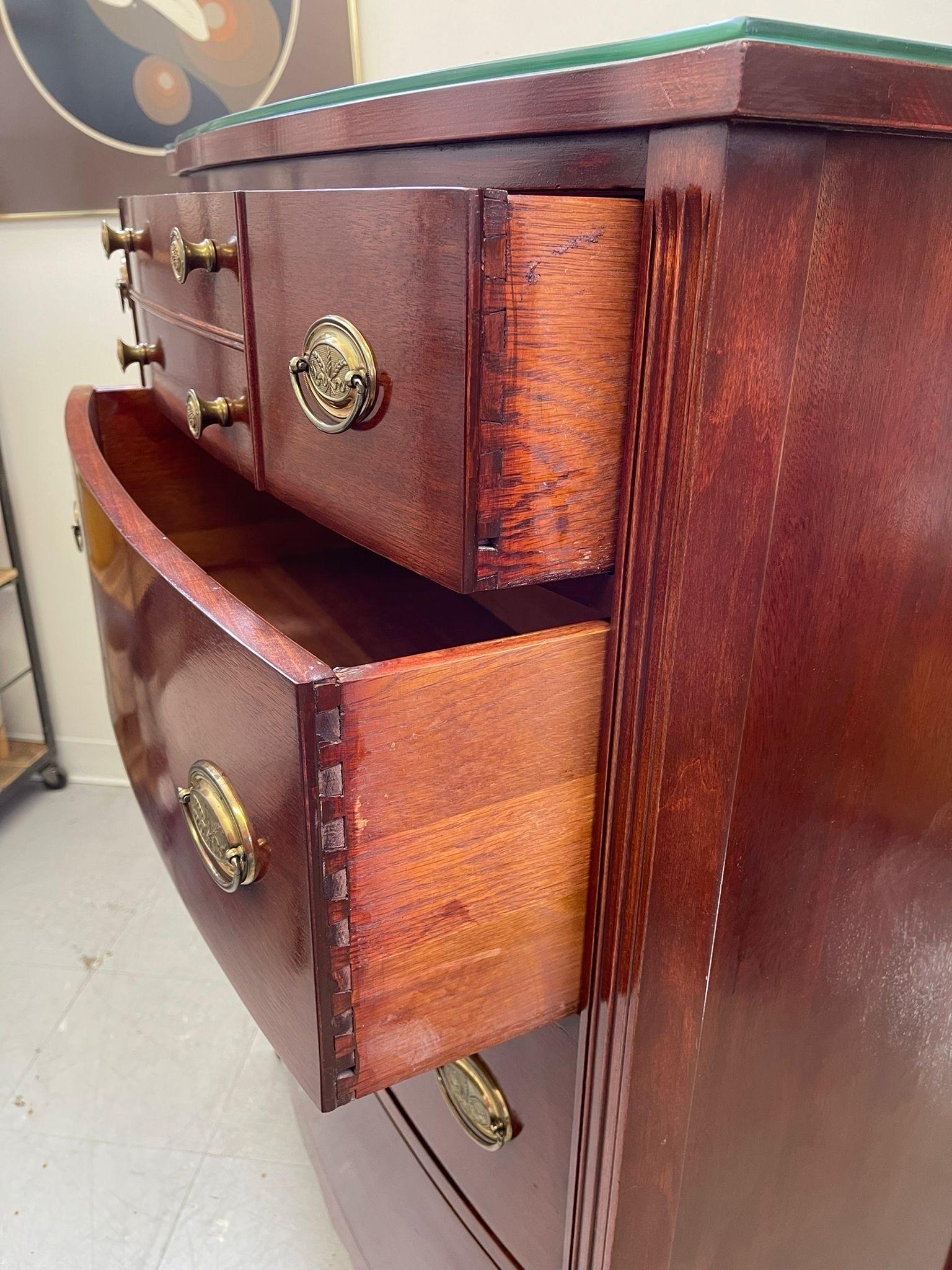 Vintage 4 Drawer Dresser by Mount Airy With Mahogany Tone. For Sale 2