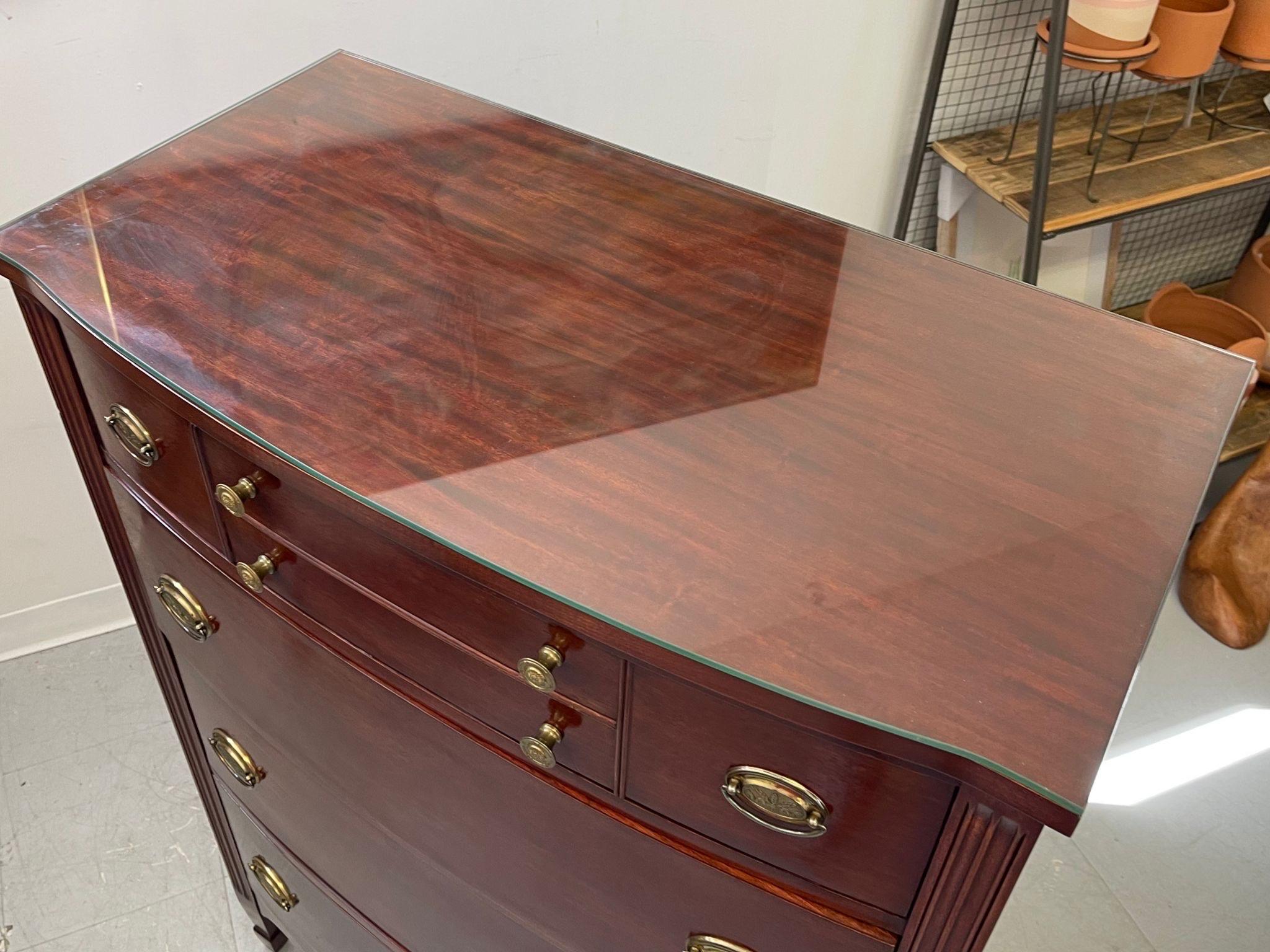 Vintage 4 Drawer Dresser by Mount Airy With Mahogany Tone. For Sale 4