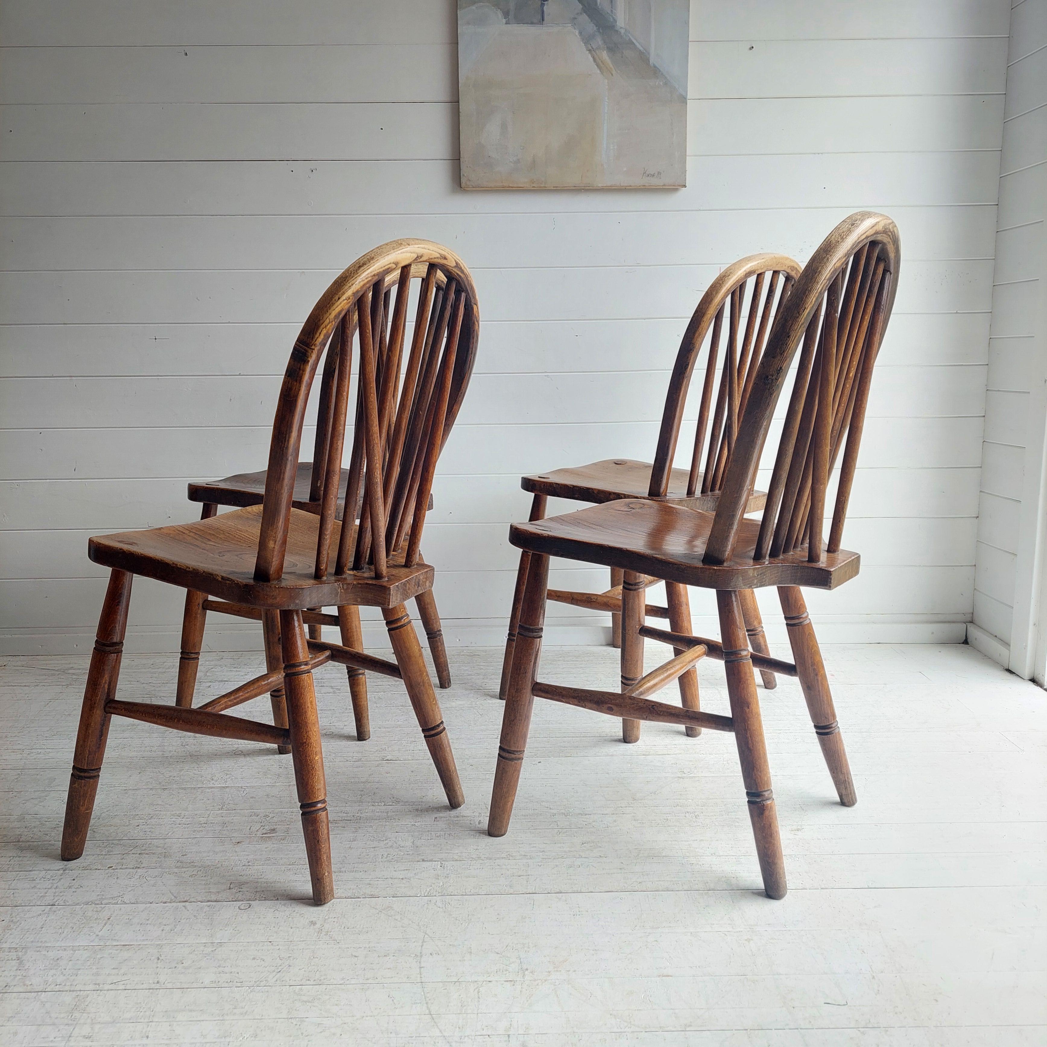 Vintage 4 High Wycombe Elm spindle hoop Back Windsor dining Chairs, 1942 In Good Condition In Leamington Spa, GB