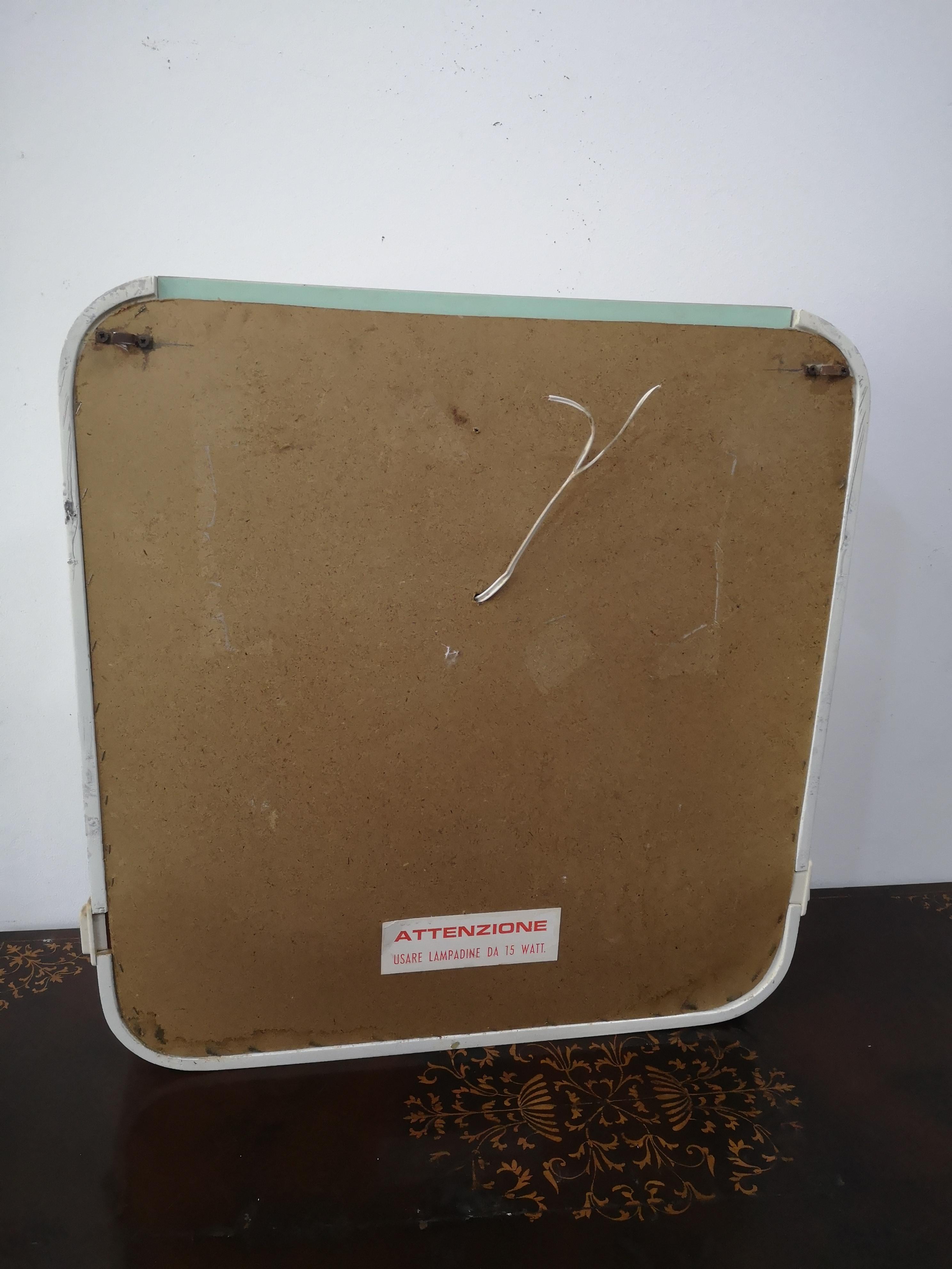 Miroir de salle de bain vintage à 4 lumières en plastique blanc des années 70 en vente 2