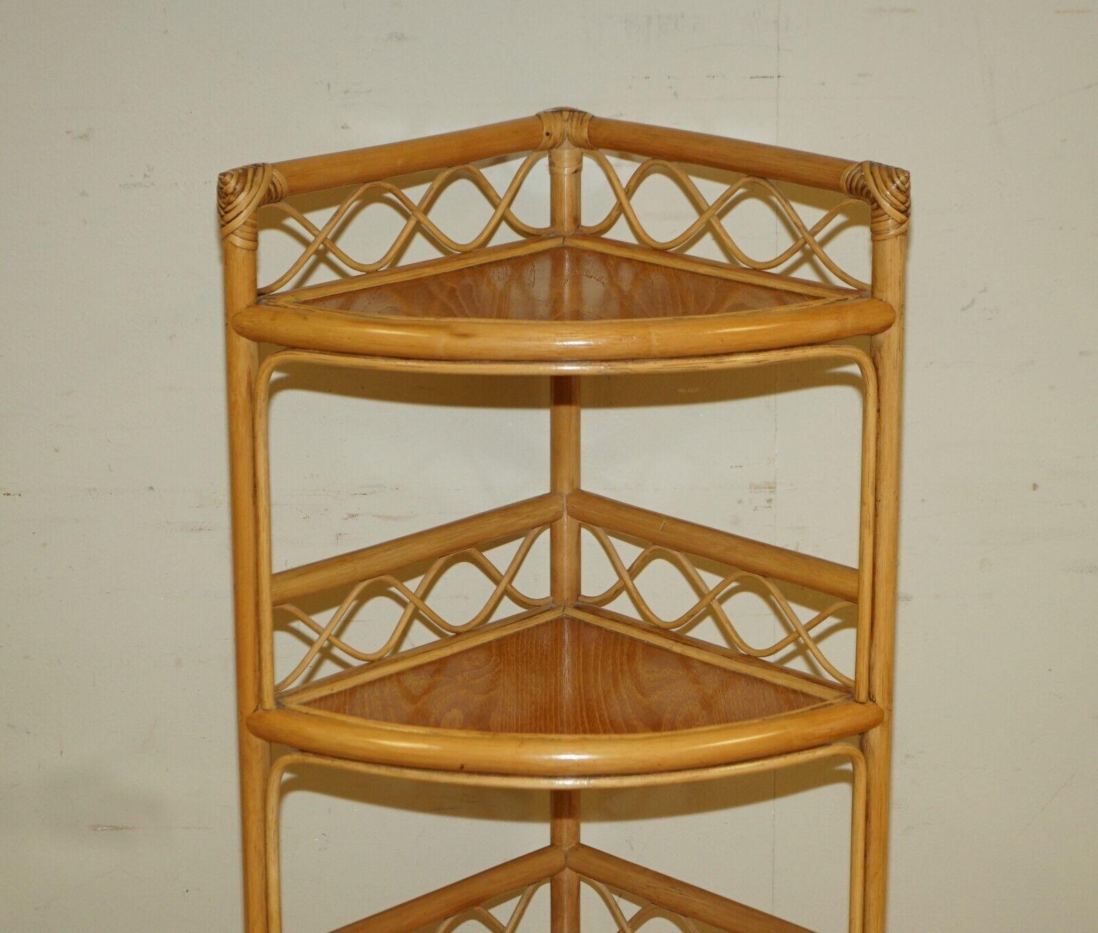 Anglais Vintage 4 Tiers Freestanding Corner Whatnot Shelves Bookcase Display Stand en vente