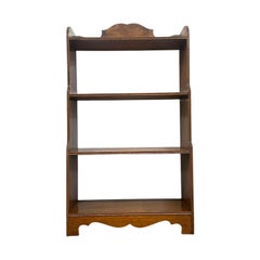Libreria vintage a 4 piani in legno massiccio - Libreria smerlata in stile antico.