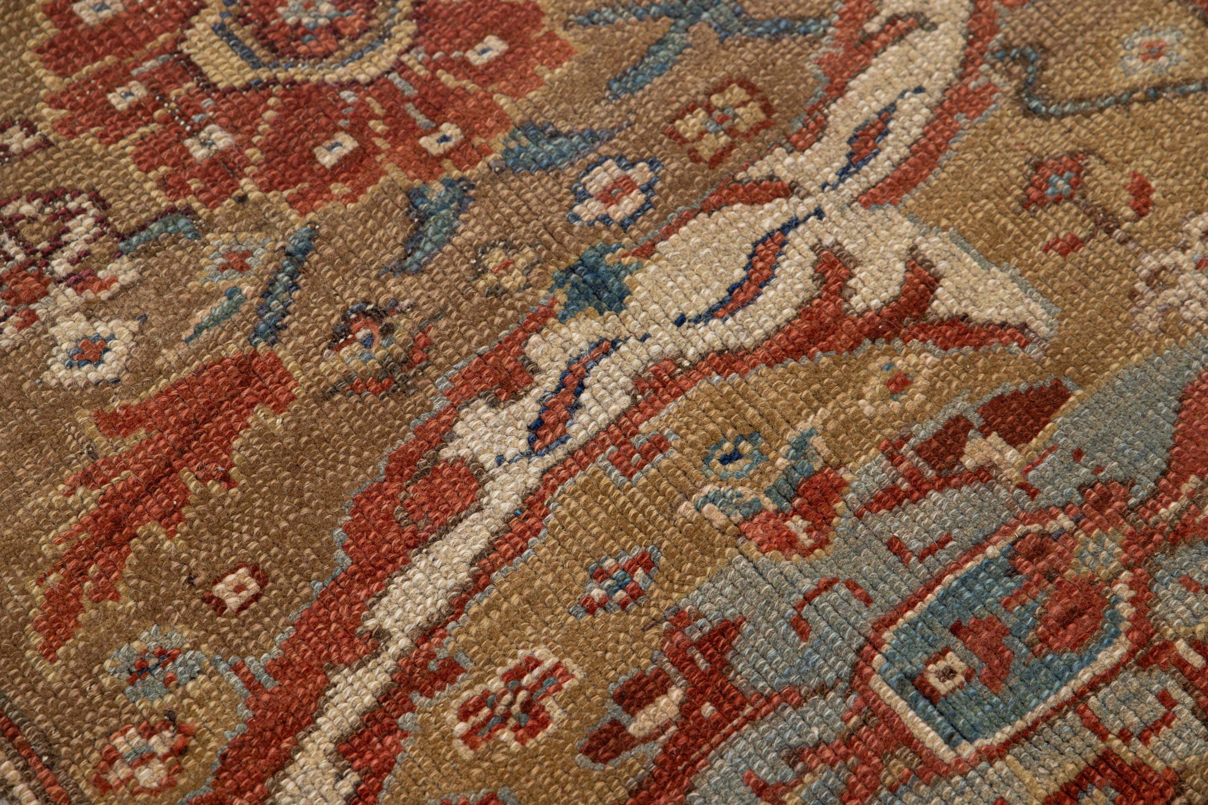 Jahrgang 4 X 4  Bakshaeish Persische Wolle Läufer In Brown Mit Floralem Design im Angebot 1
