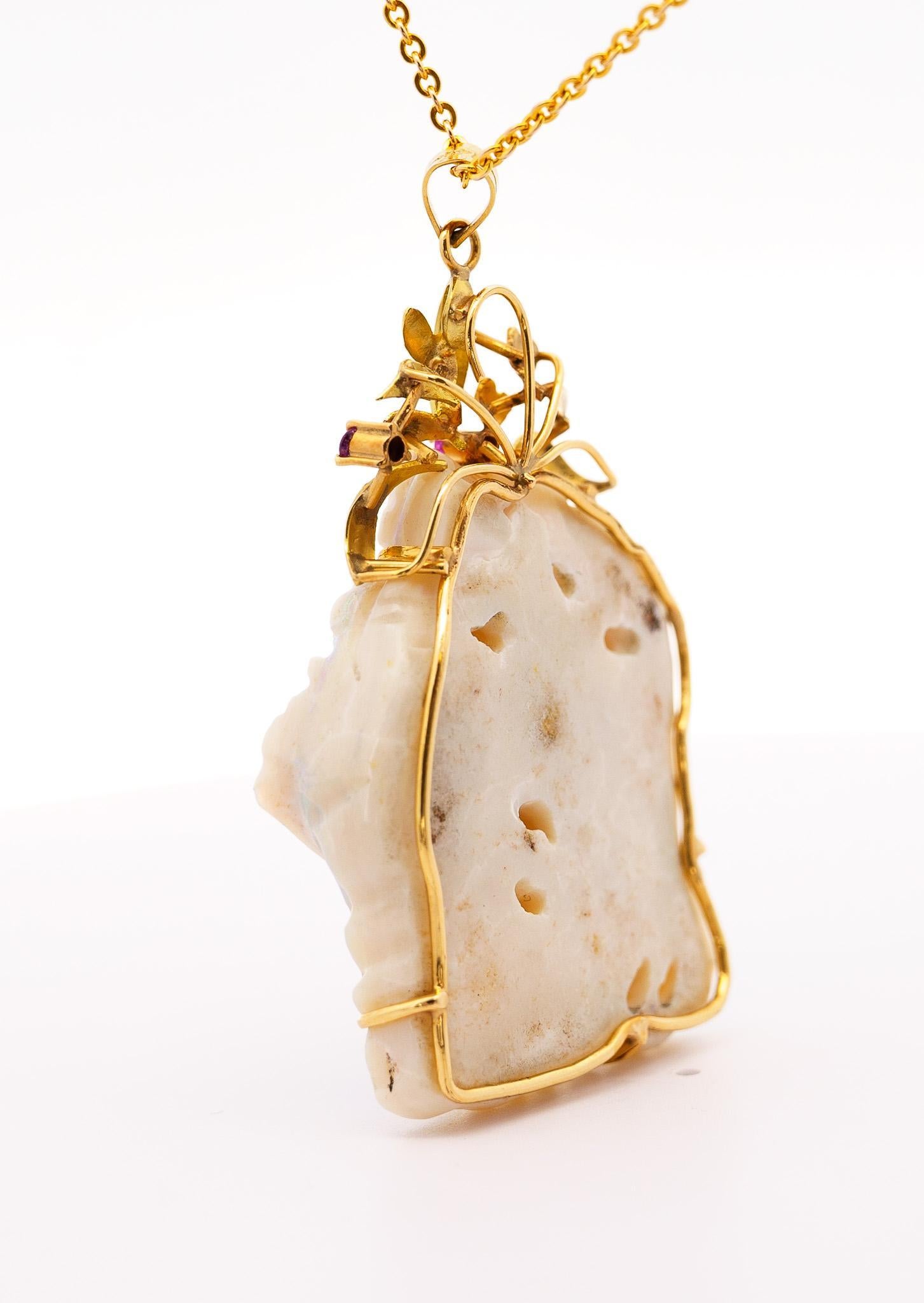 Taille mixte Vintage 40 Carat Natural Carved Opal in 14K Gold Floral Pendant Necklace 30