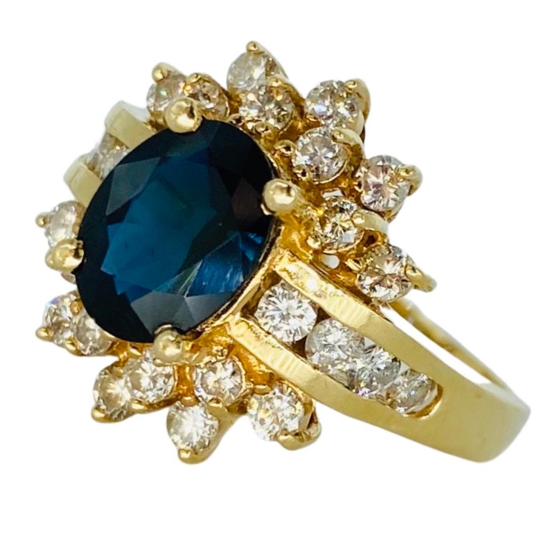 Vintage 4.00tcw Blue Sapphire and Diamonds Cluster Cocktail Ring 14k Gold In Excellent Condition For Sale In Miami, FL