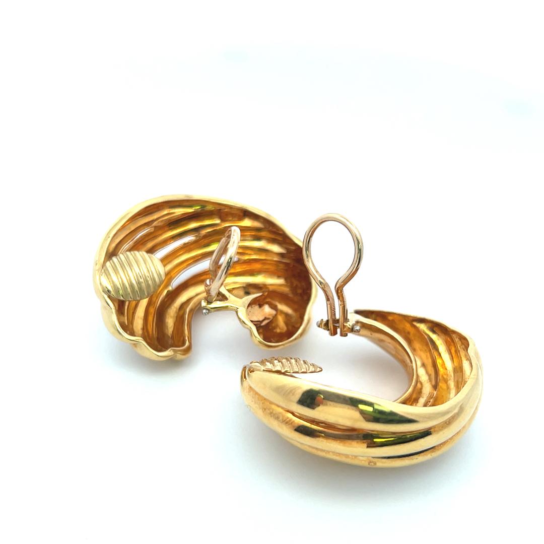 Vintage 40,30 Gramm 1,40 Zoll 18 Karat Gelbgold Clip auf Ohrringe im Angebot 6