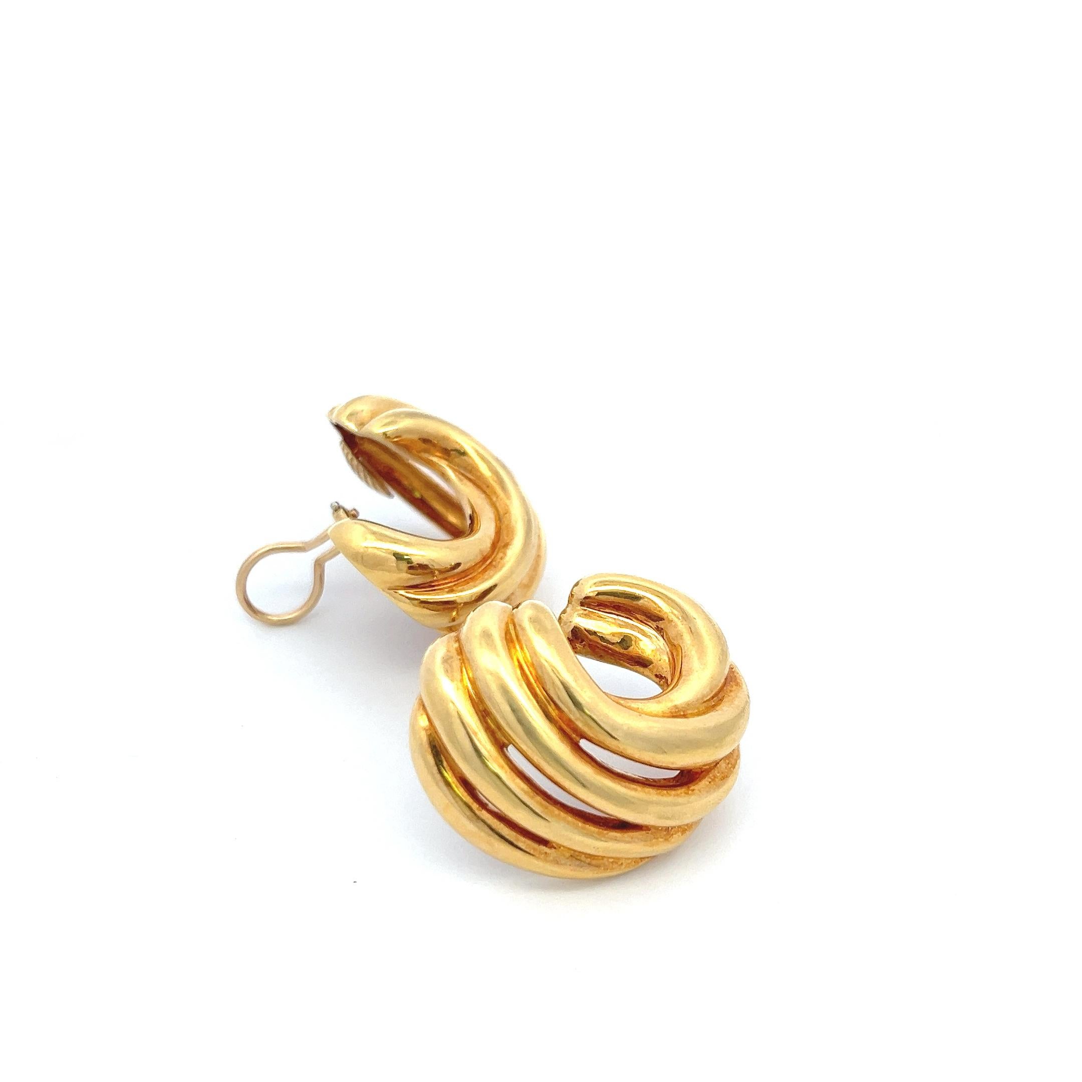 Titel:
18 Karat Gelbgold Clip On Ohrringe
Stil:
Anklipsen
Metall:
18 Karat Gelbgold
Dimension:
1.40*1.15*0.55IN
Gewicht:
40,3 Gramm
Bedingung:
Vintage By und Nachlass
Produkt-ID:
5J855
Anmerkung:
Bitte beachten Sie, dass Gewicht, Farbe, Schliff und