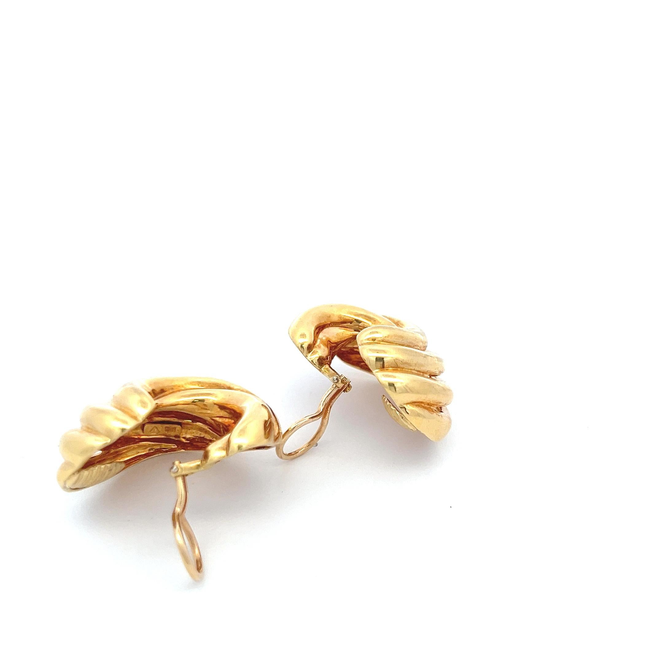 Vintage 40,30 Gramm 1,40 Zoll 18 Karat Gelbgold Clip auf Ohrringe im Zustand „Gut“ im Angebot in New York, NY