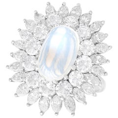 Cocktailring aus 18 Karat Weißgold mit 4,07 Karat Mondstein und 5,95 Karat Diamant