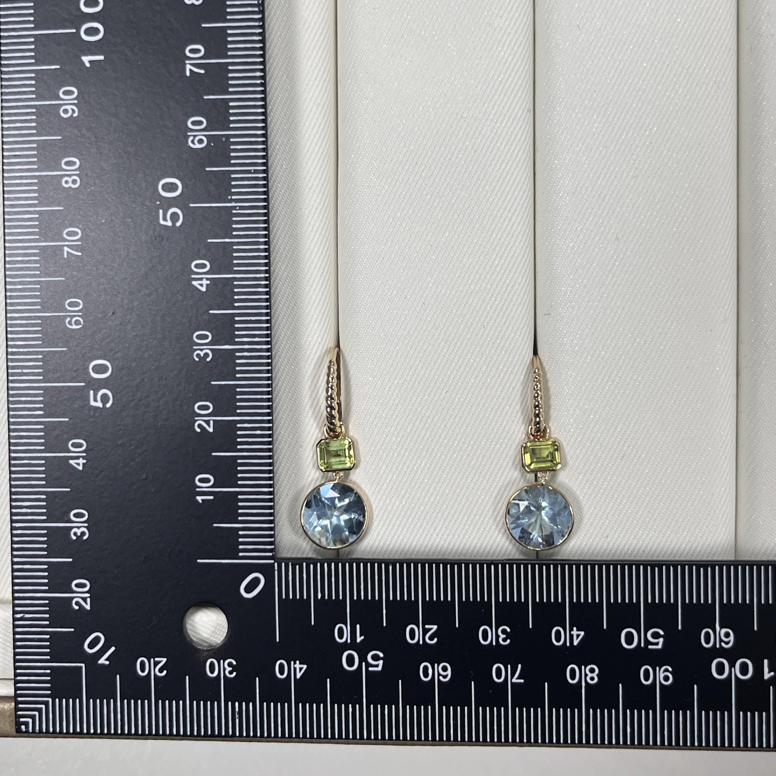 Vintage 4.08Ct Aquamarine Peridot Dangle Earrings in 14 Karat Yellow Gold For Sale 1