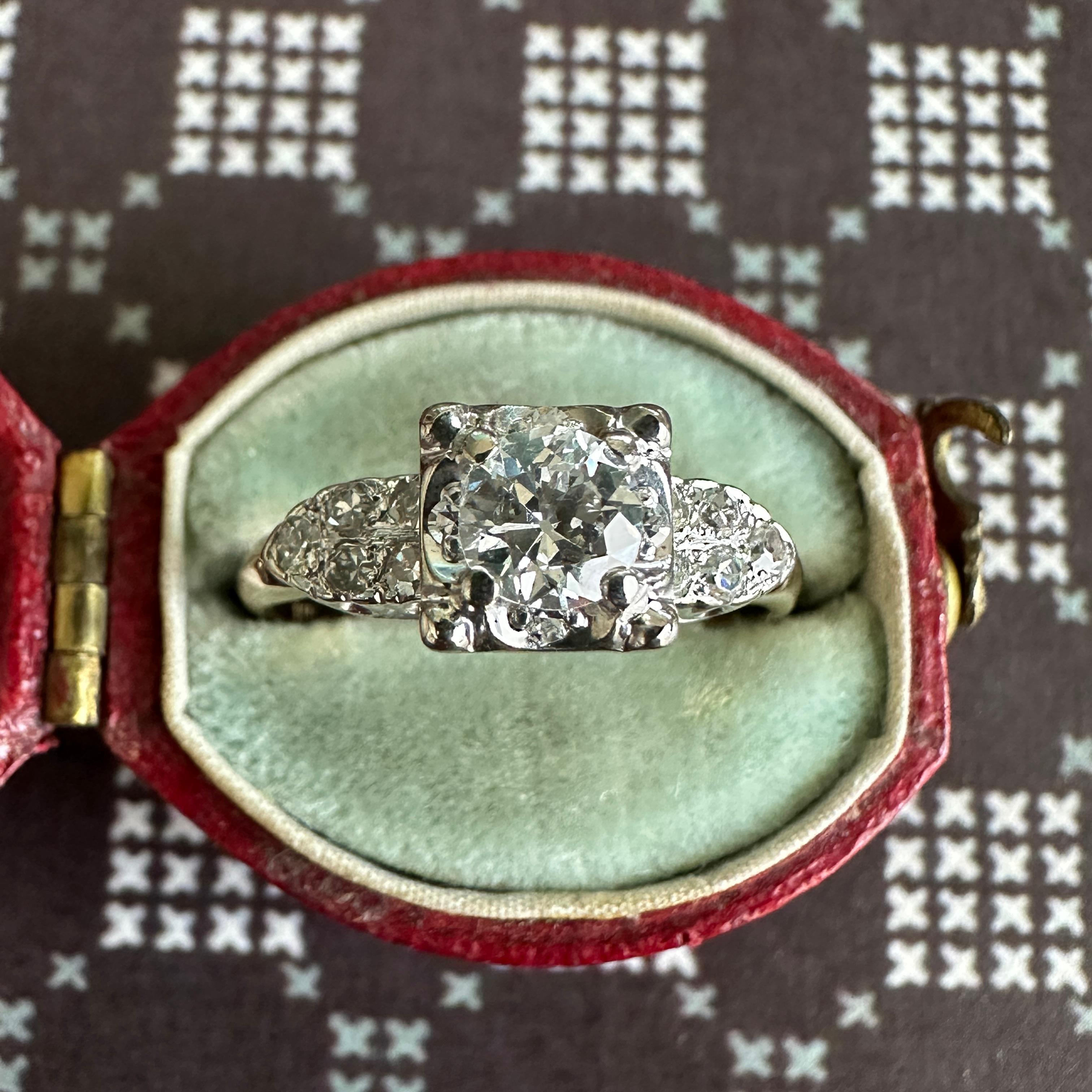 Taglio antico europeo Anello di fidanzamento d'epoca con diamante da 0,40 carati in oro bicolore 14K in vendita