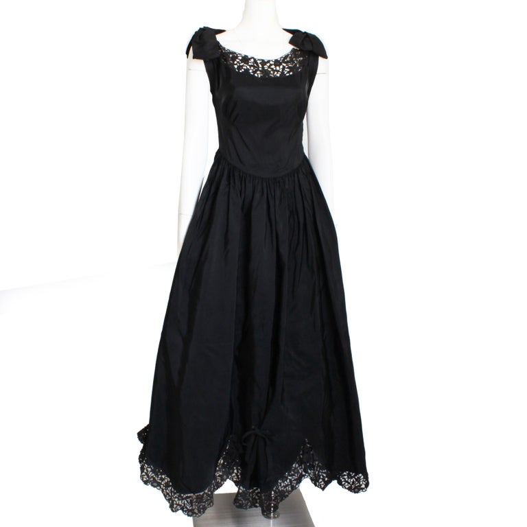 chinese dress ladies Contrast Scalloped Lace And Velvet Column Gown Black  Roland Mouret