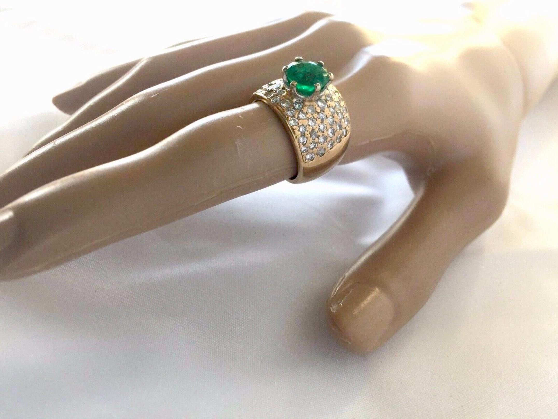 Vintage 4.10 Carat Natural Round Cut Colombian Emerald Diamond Ring For Sale 2
