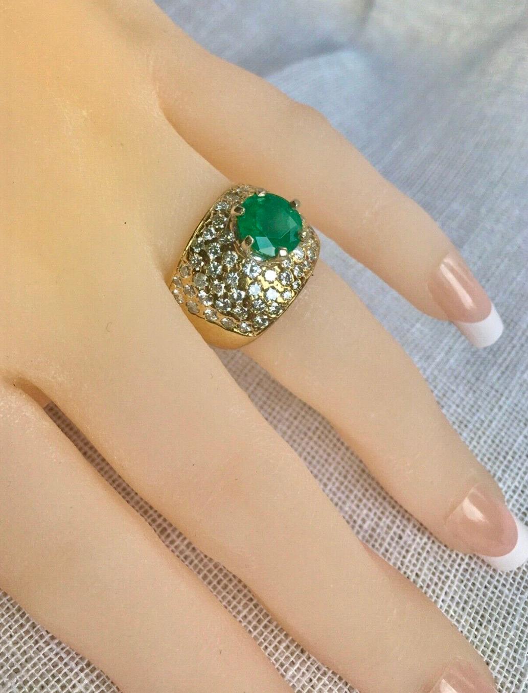 Women's Vintage 4.10 Carat Natural Round Cut Colombian Emerald Diamond Ring For Sale