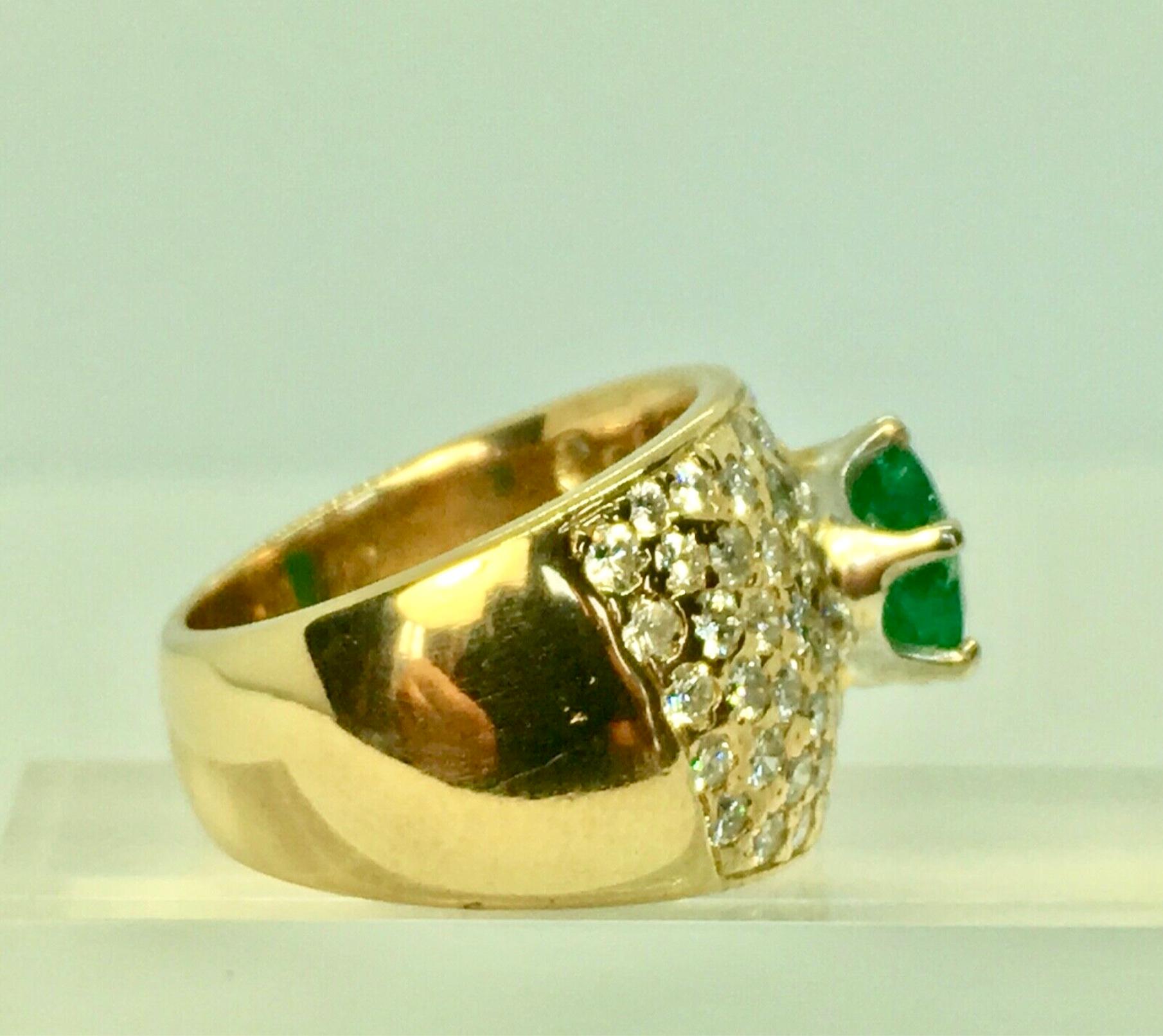 Vintage 4.10 Carat Natural Round Cut Colombian Emerald Diamond Ring For Sale 4