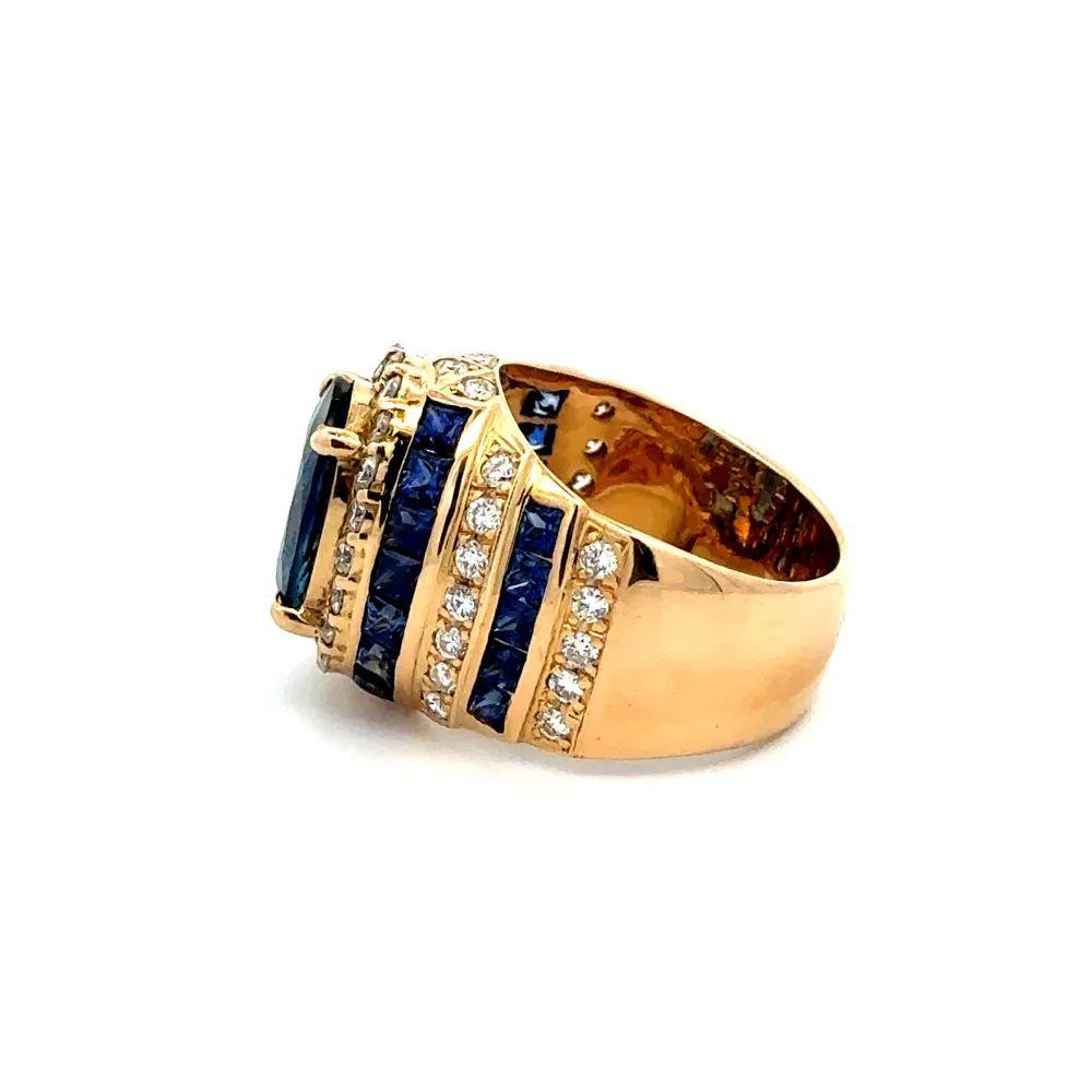 Vintage 4.12 Carat Sapphire GIA and Diamond Gold Statement Ring In Excellent Condition For Sale In Montreal, QC