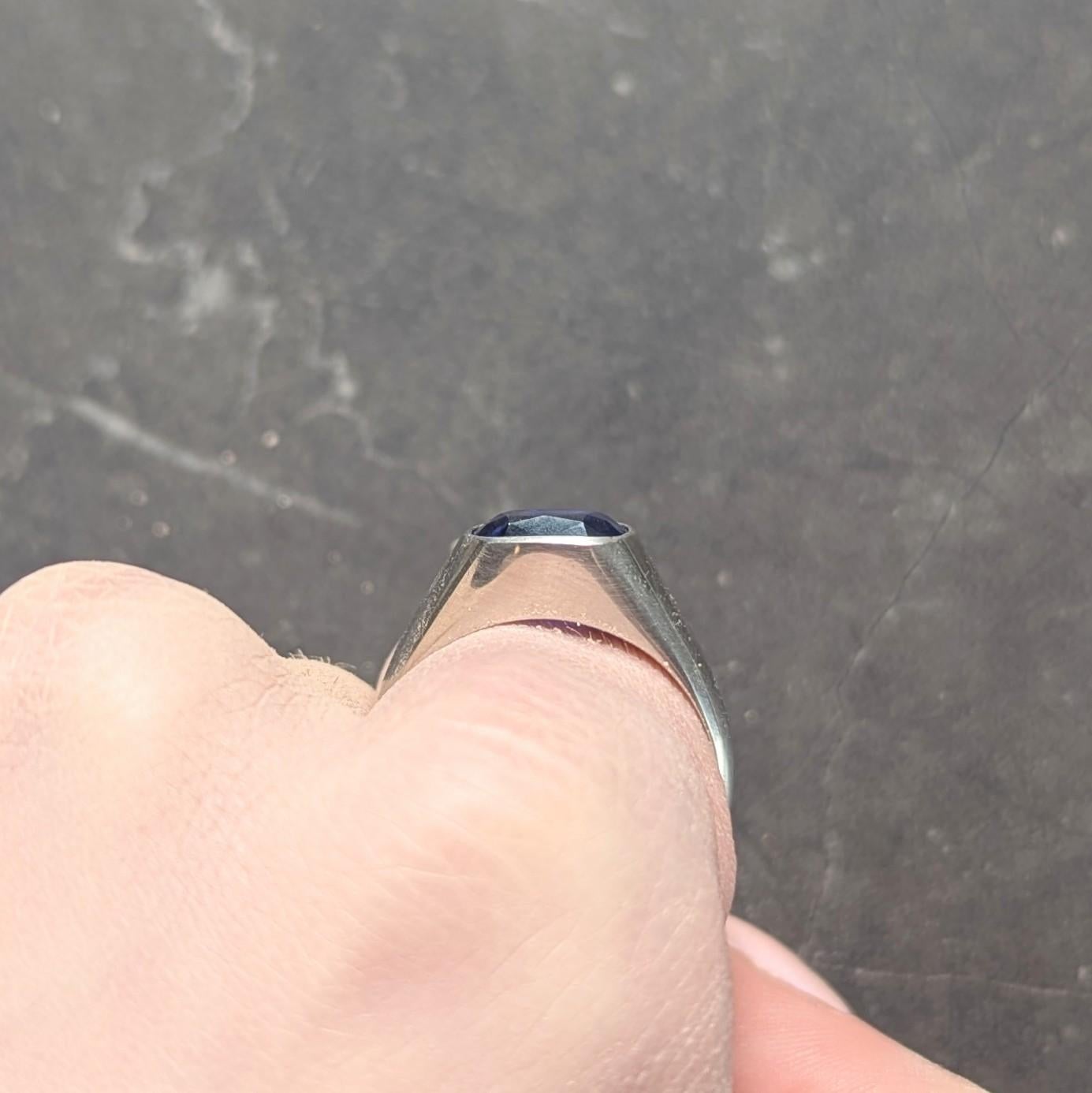 Anillo de sello unisex vintage de zafiro de Ceilán sin calor de 4,12 qt en platino al ras en venta 7
