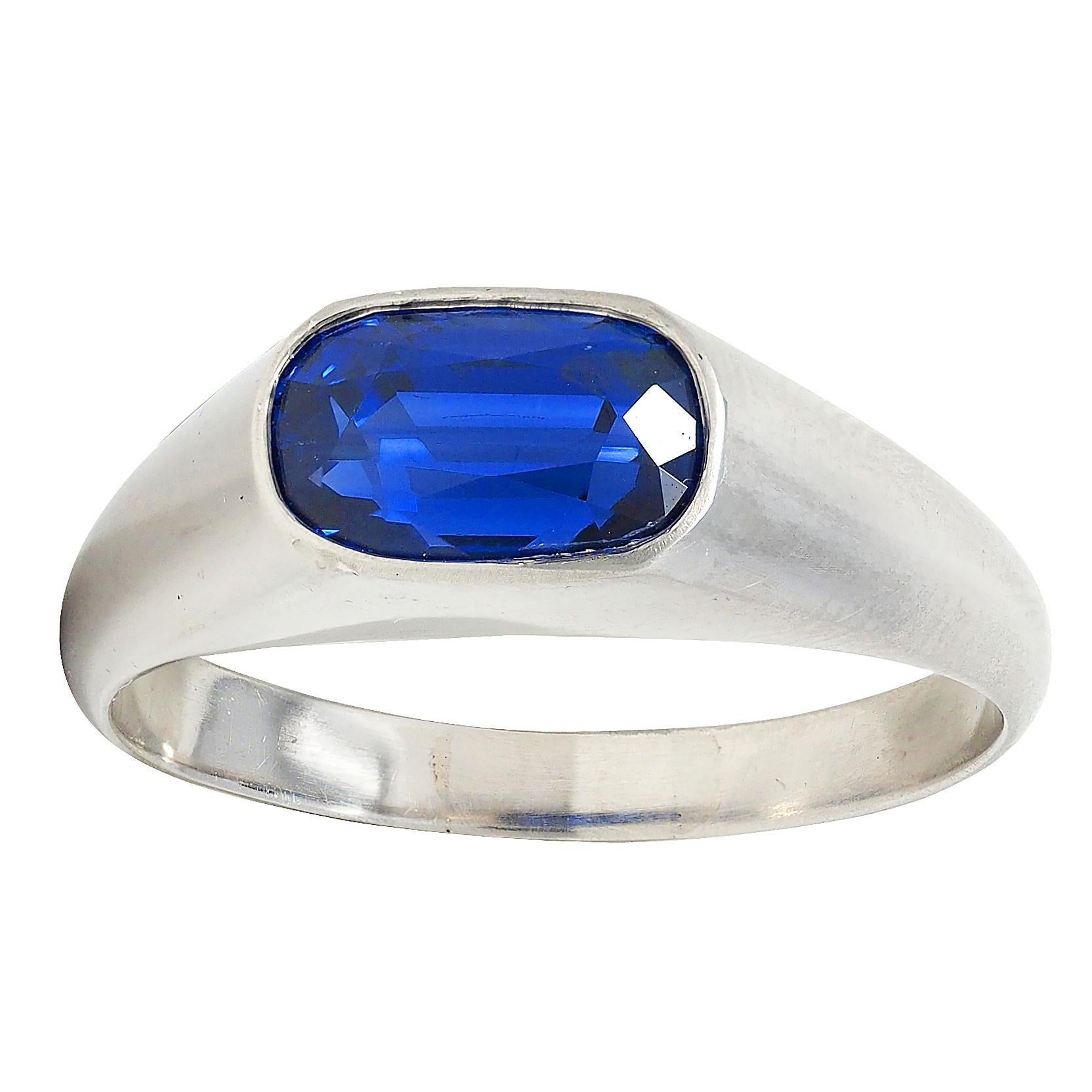 Anillo de sello unisex vintage de zafiro de Ceilán sin calor de 4,12 qt en platino al ras en venta 3