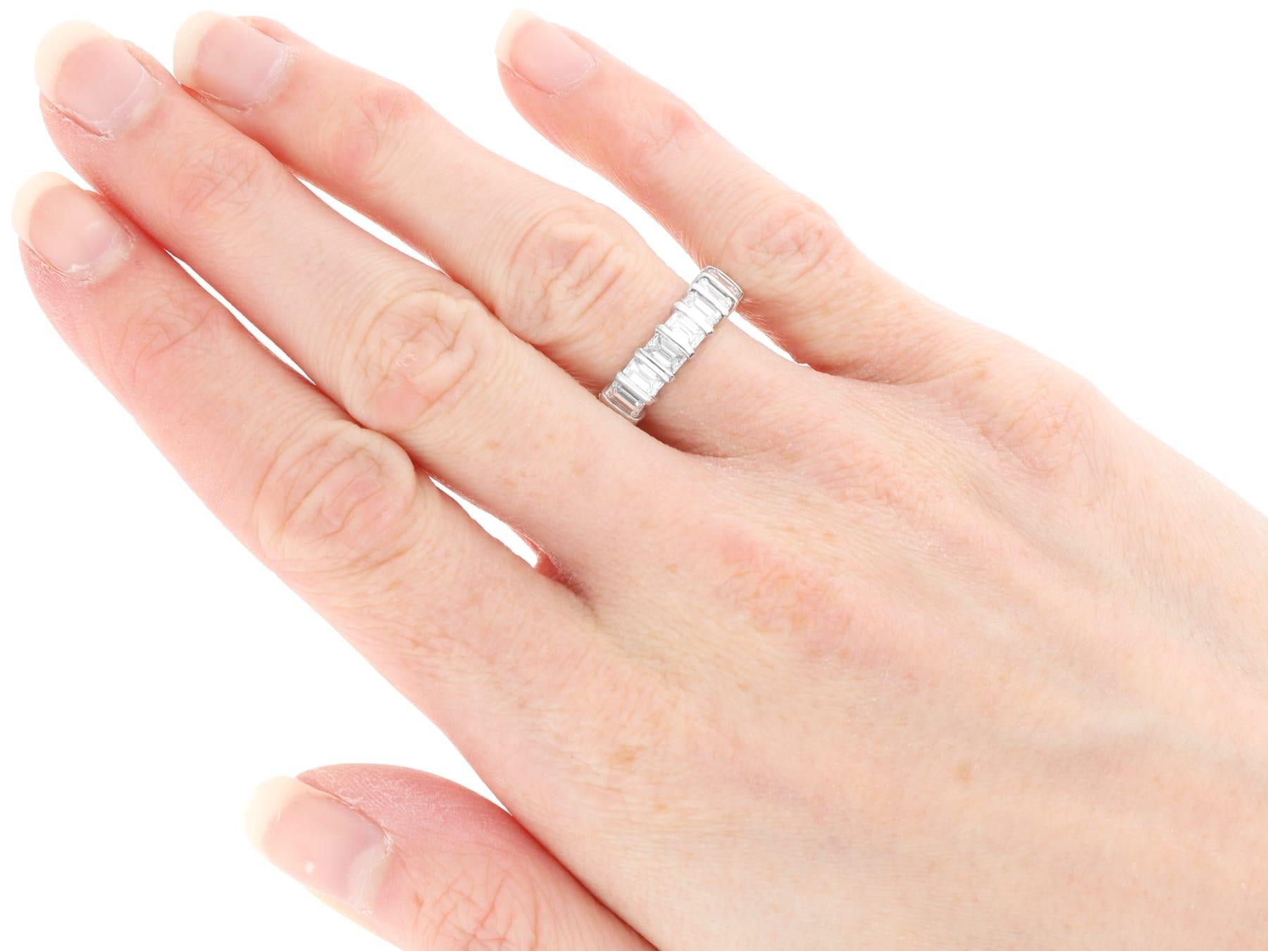 Memoryring aus Platin mit 4,15 Karat Diamant im Smaragdschliff und Platin im Angebot 5