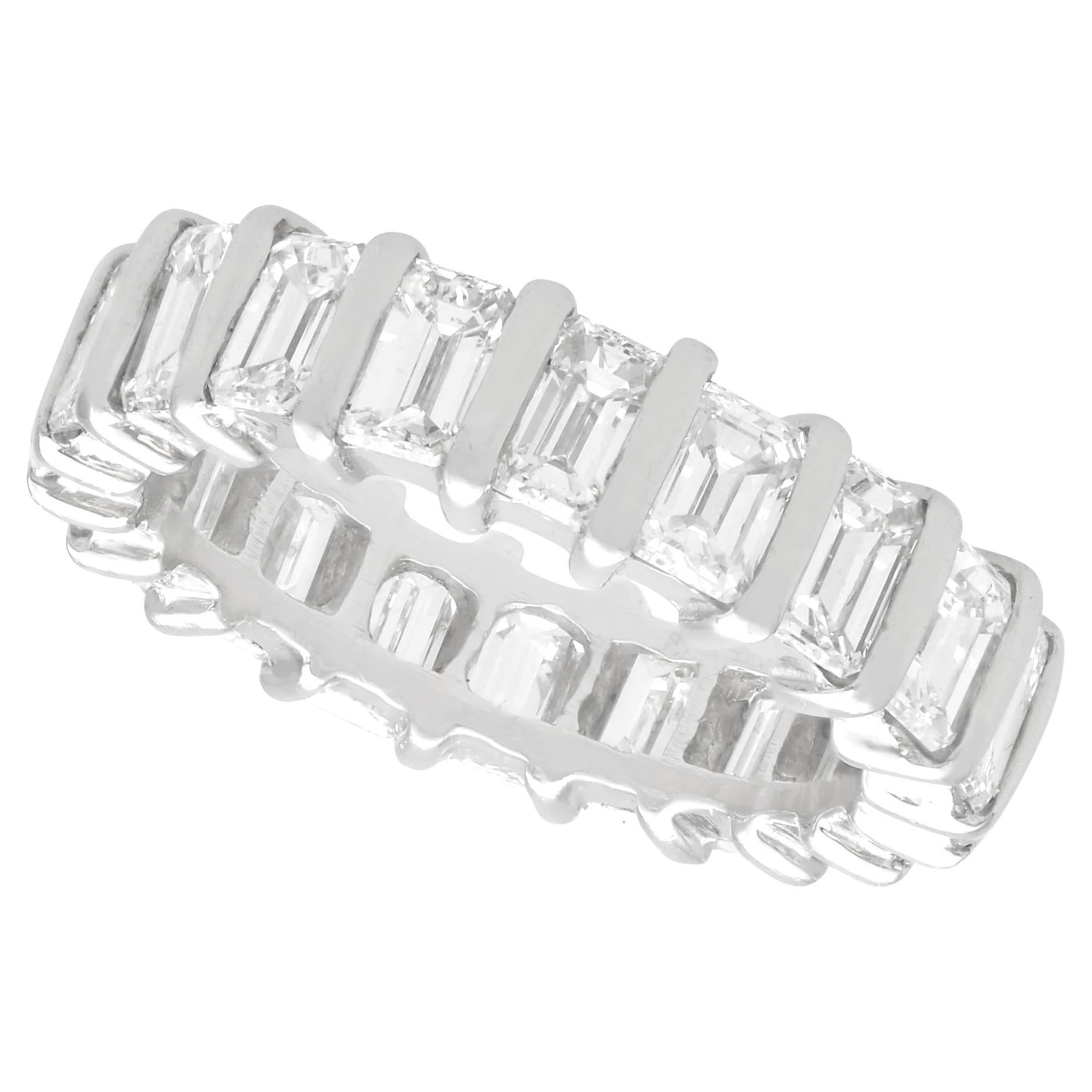 Anillo de eternidad vintage de platino y diamantes talla esmeralda de 4,15 quilates