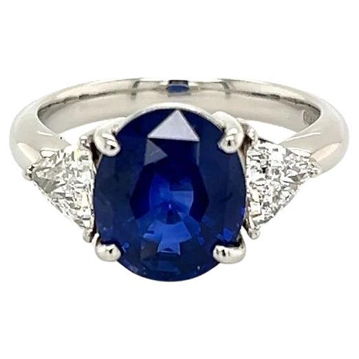 Vintage 4.15 Carat Oval Ceylon Sapphire GIA and Trillion Diamond Platinum Ring For Sale