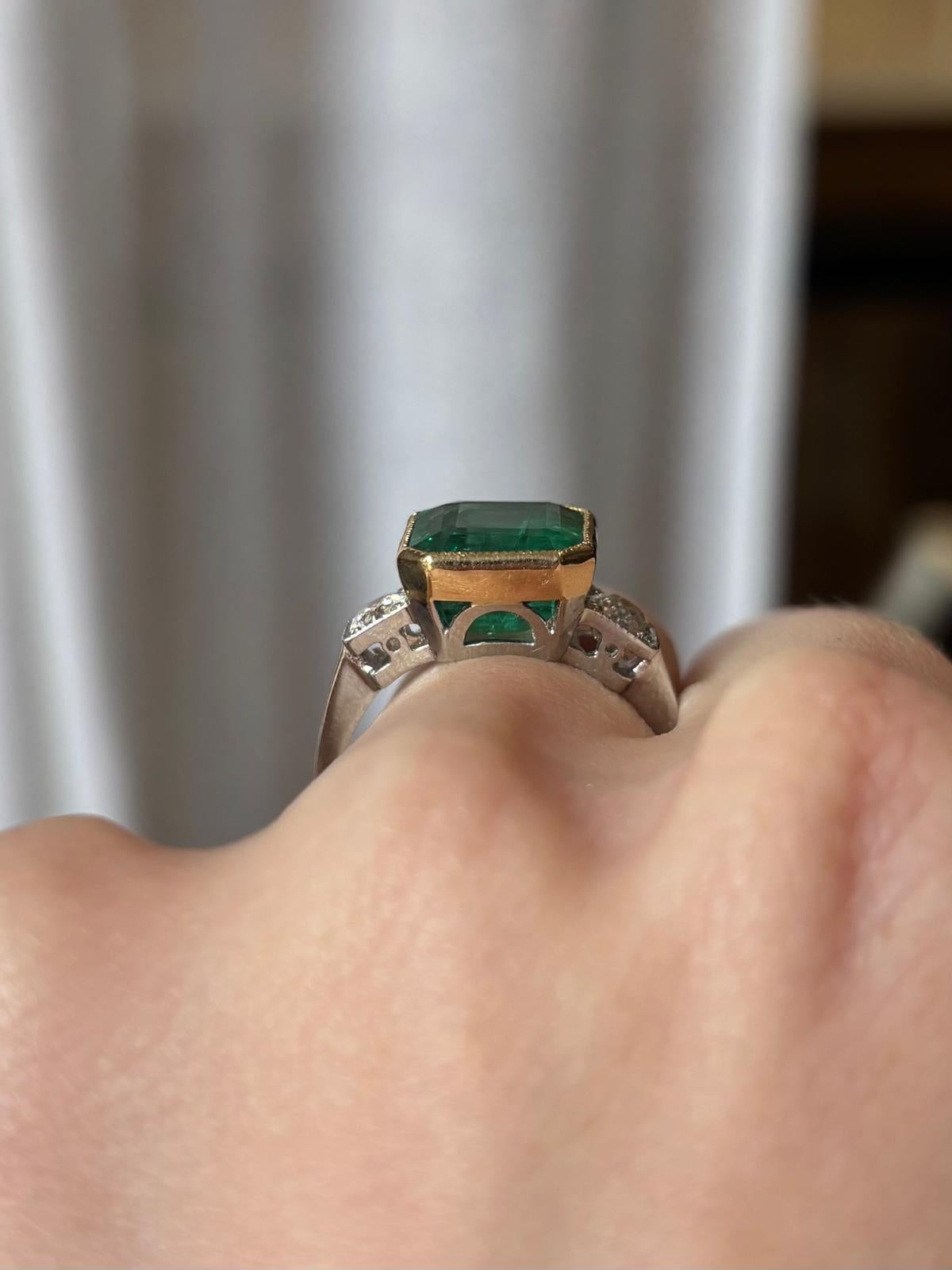 Vintage 4.16ct Emerald and Old Cut Diamond Three Stone Ring in Gold and Platinum For Sale 5