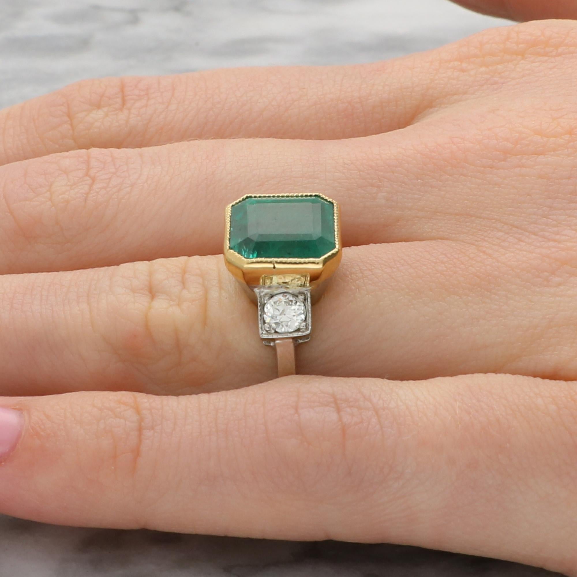 Vintage 4.16ct Emerald and Old Cut Diamond Three Stone Ring in Gold and Platinum In Excellent Condition For Sale In London, GB