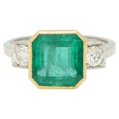 Dreisteinring aus Gold und Platin mit 4,16 Karat Smaragd und Diamant im Altschliff