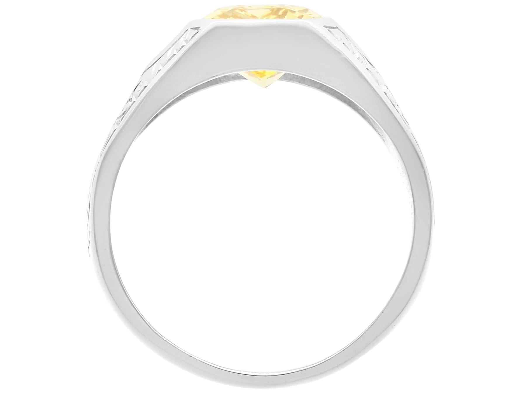 Bague de robe vintage en platine et saphir jaune de Ceylan 4,16 carats, c. 1990 Unisexe en vente